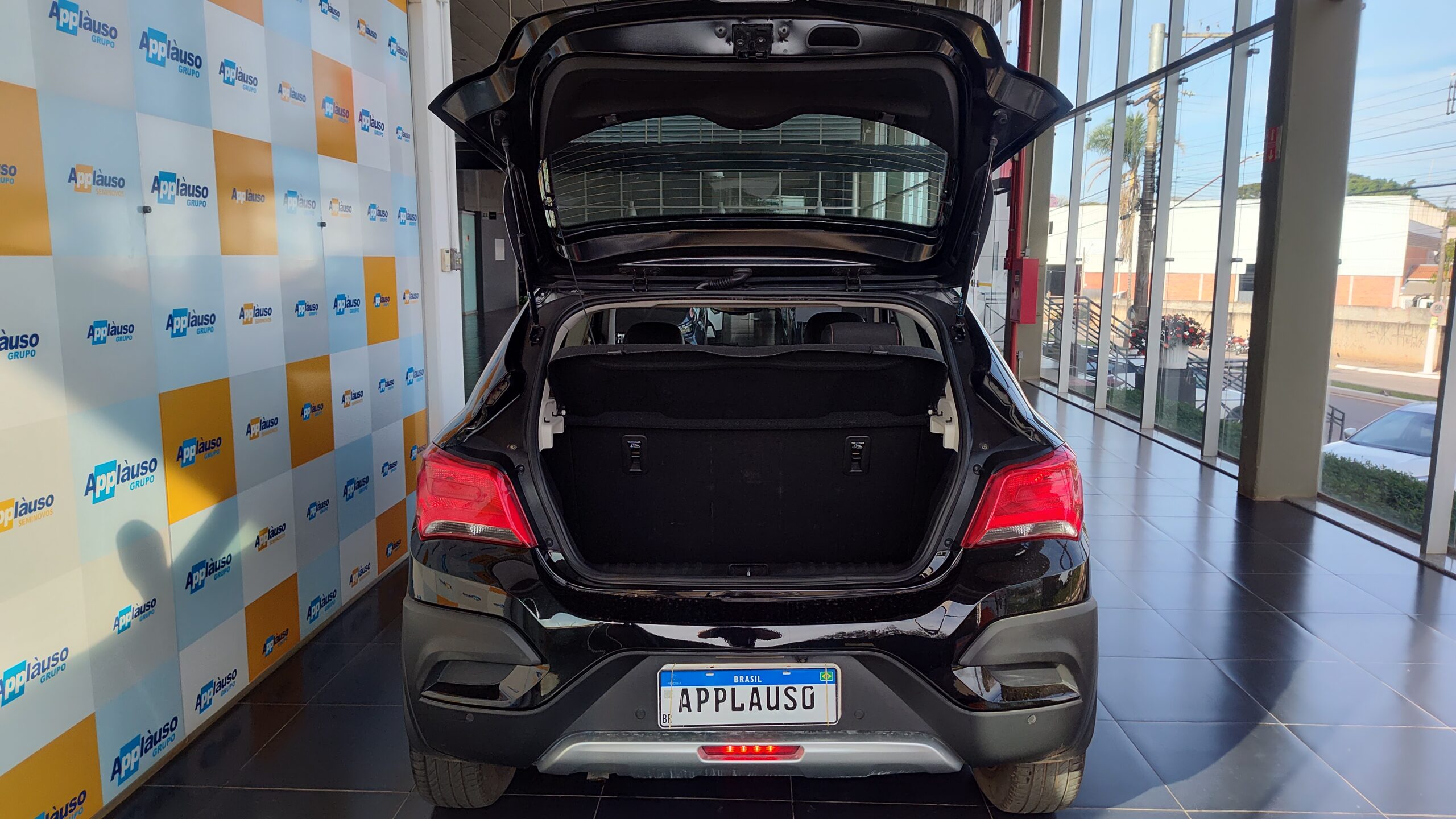 Chevrolet Onix - 1.4 MPFI ACTIV 8V FLEX 4P AUTOMÁTICO