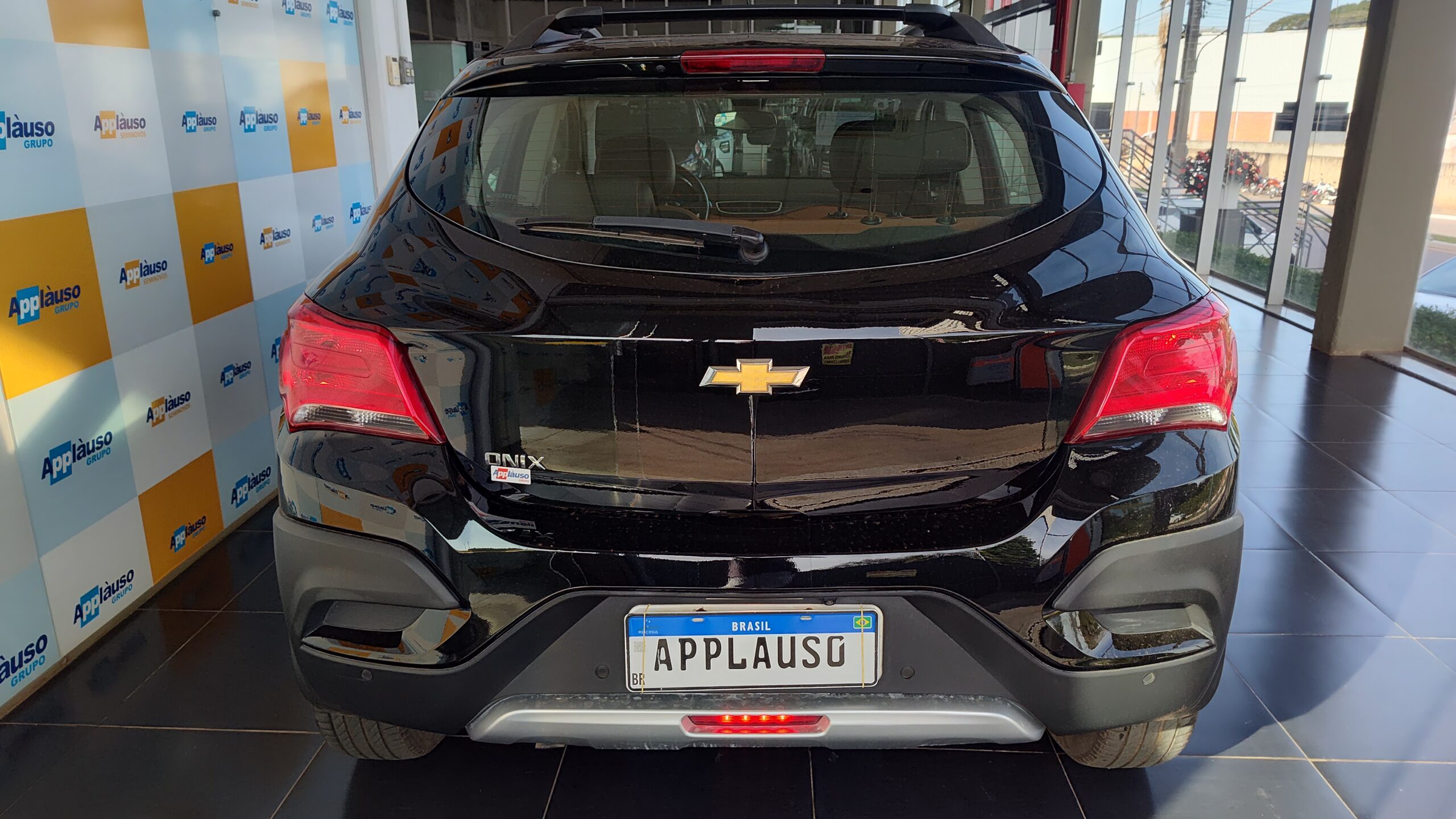 Chevrolet Onix - 1.4 MPFI ACTIV 8V FLEX 4P AUTOMÁTICO