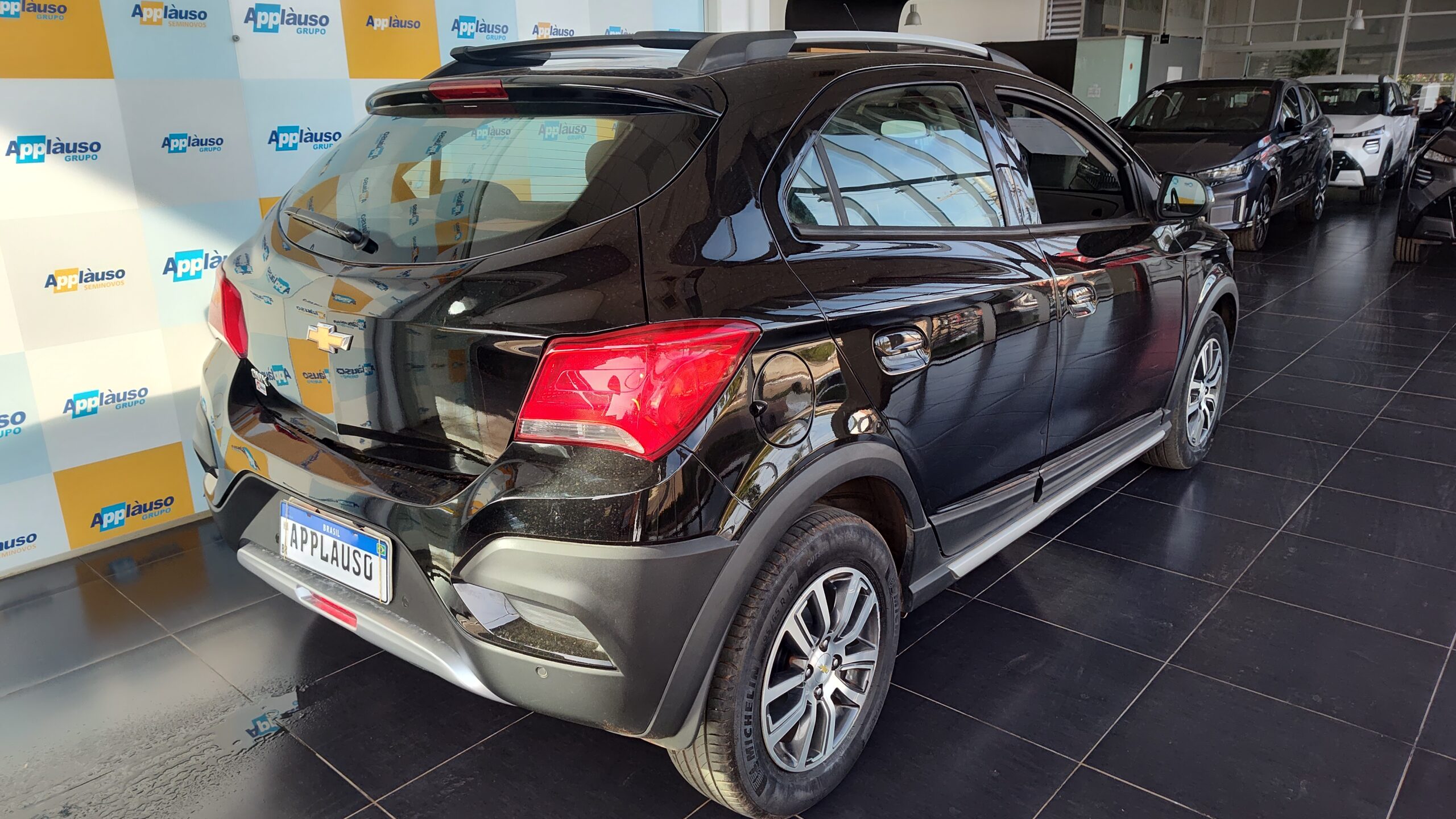 Chevrolet Onix - 1.4 MPFI ACTIV 8V FLEX 4P AUTOMÁTICO