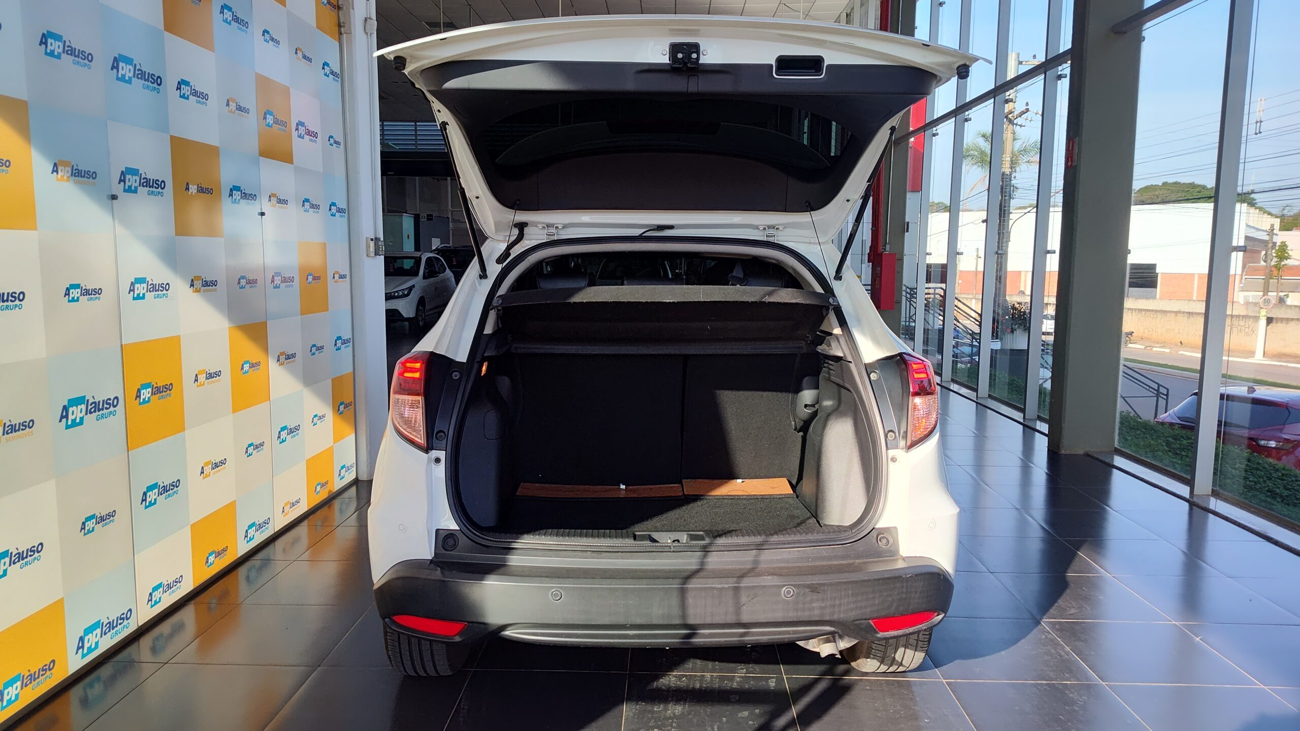 Honda Hr-v - 1.8 16V FLEX TOURING 4P AUTOMÁTICO