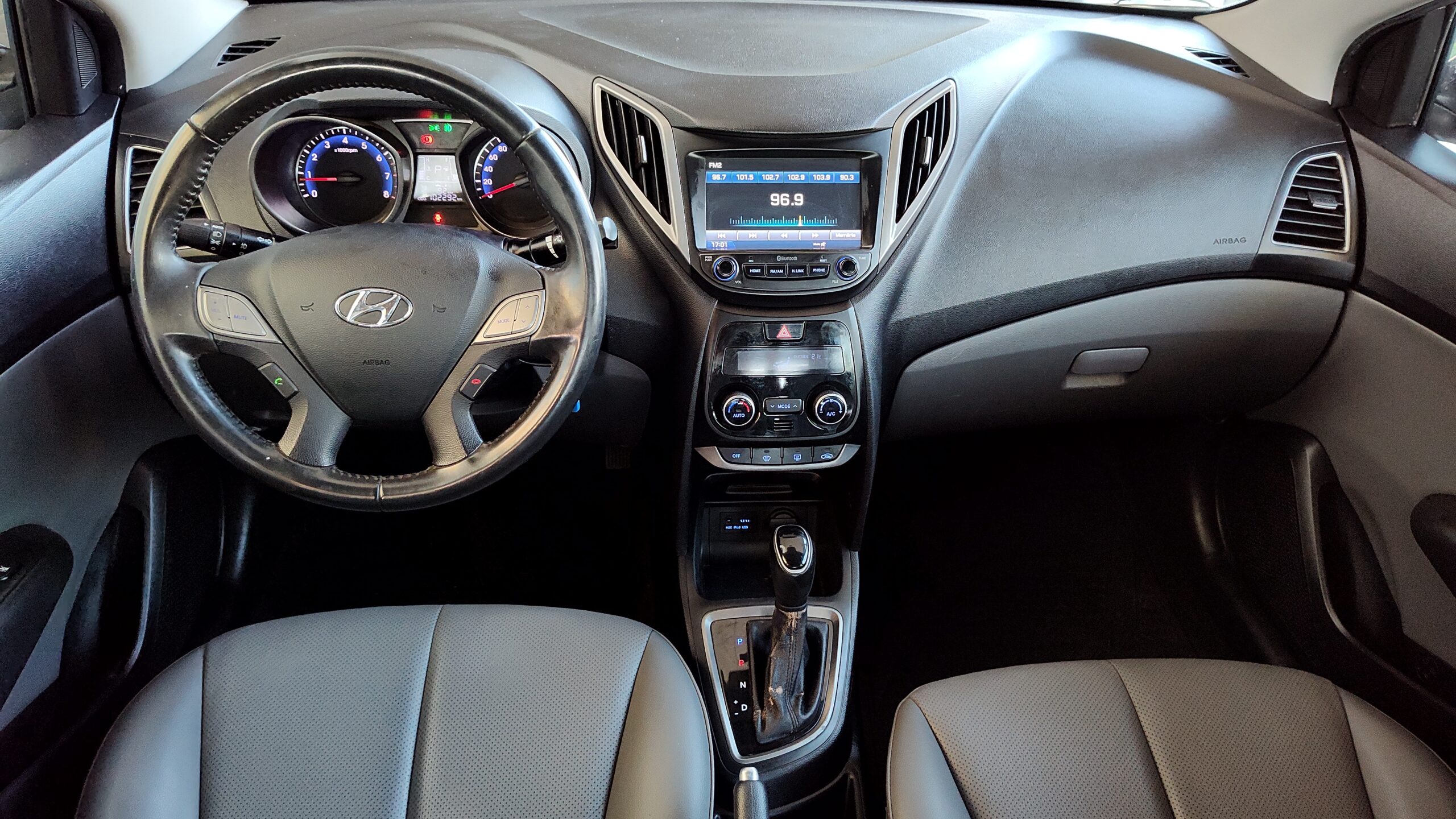 Hyundai Hb20s - 1.6 PREMIUM 16V FLEX 4P AUTOMÁTICO