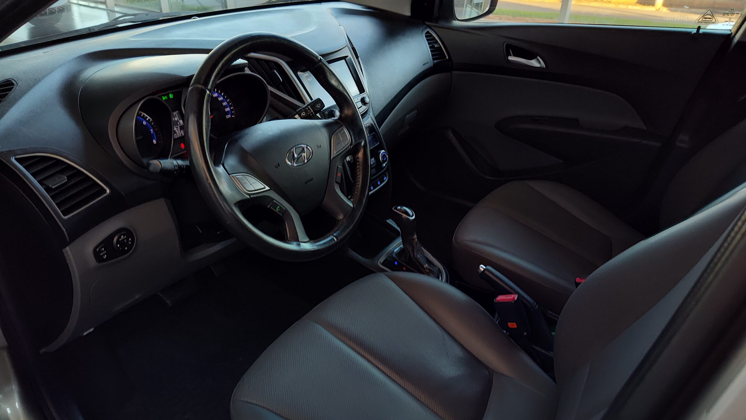 Hyundai Hb20s - 1.6 PREMIUM 16V FLEX 4P AUTOMÁTICO