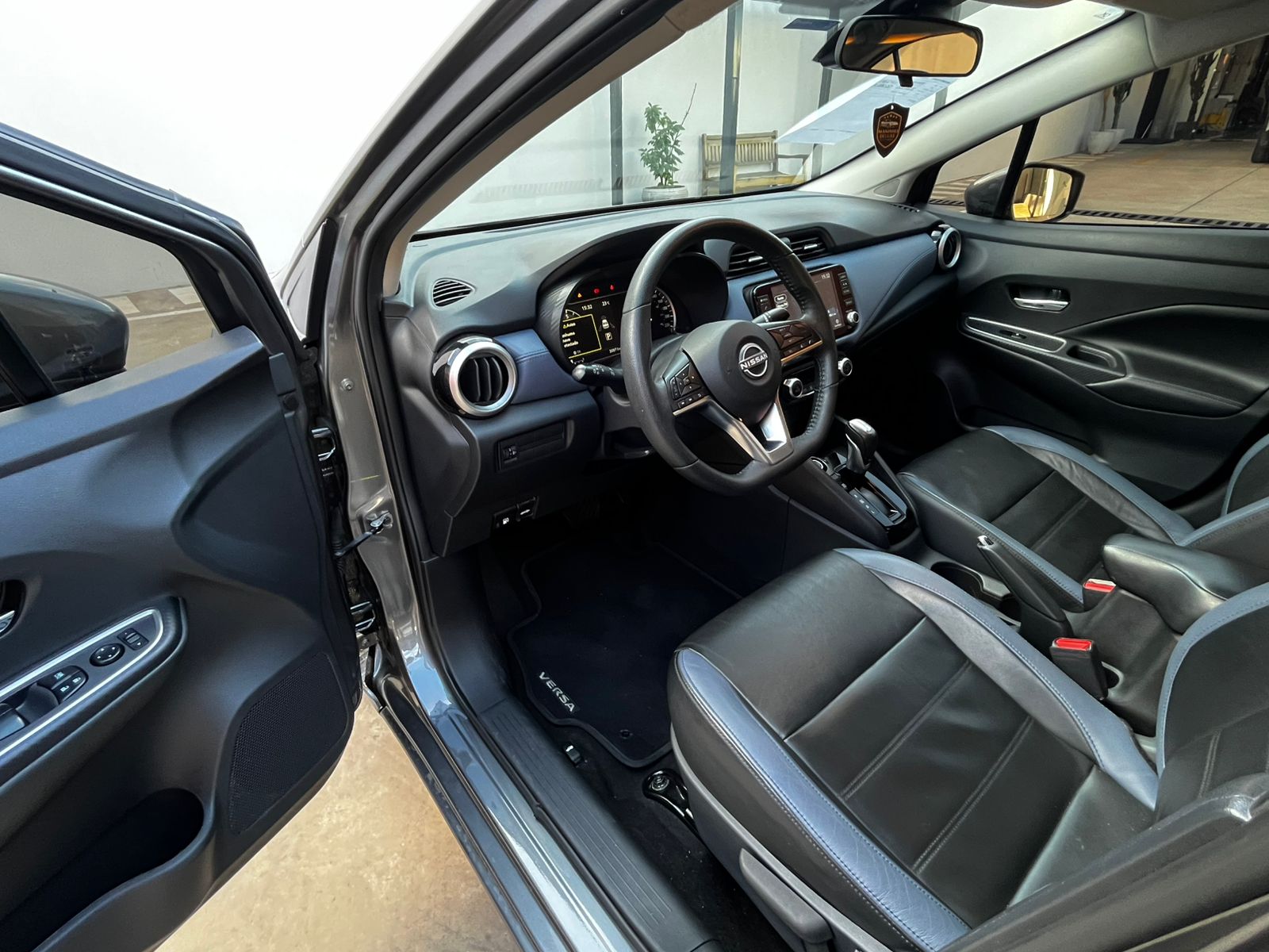 Nissan Versa - 1.6 16V FLEX EXCLUSIVE XTRONIC
