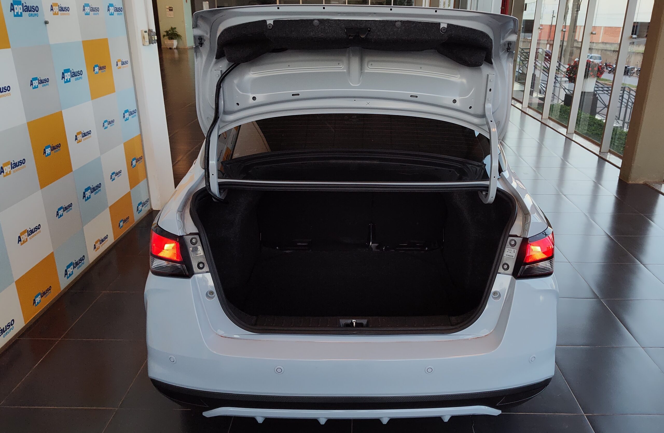Nissan Versa - 1.6 16V FLEX EXCLUSIVE XTRONIC
