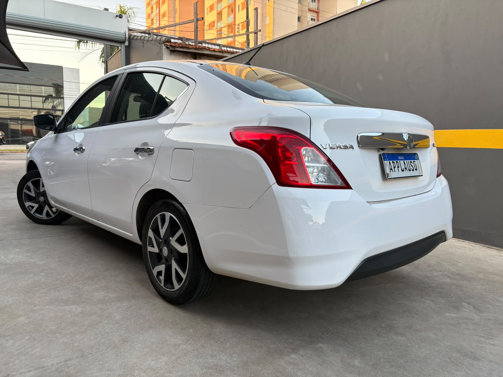 Nissan Versa - 1.6 16V FLEX SL 4P MANUAL