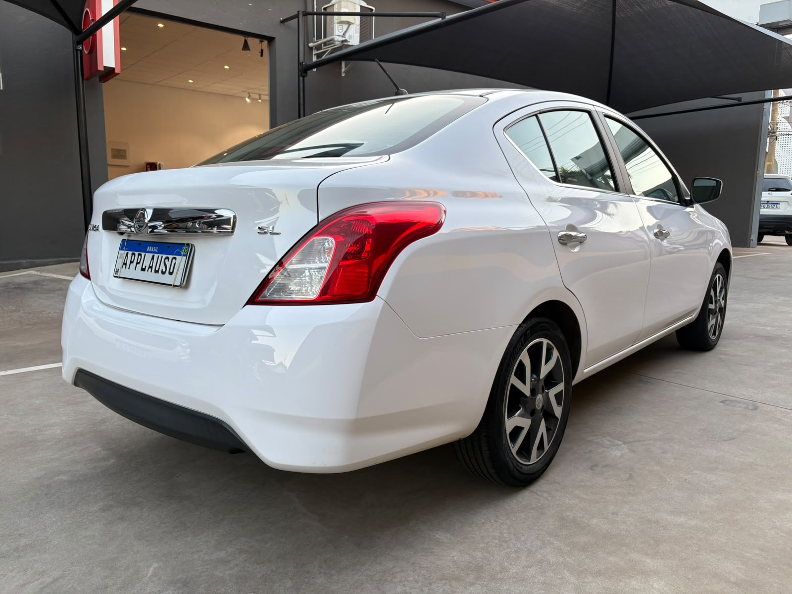 Nissan Versa - 1.6 16V FLEX SL 4P MANUAL