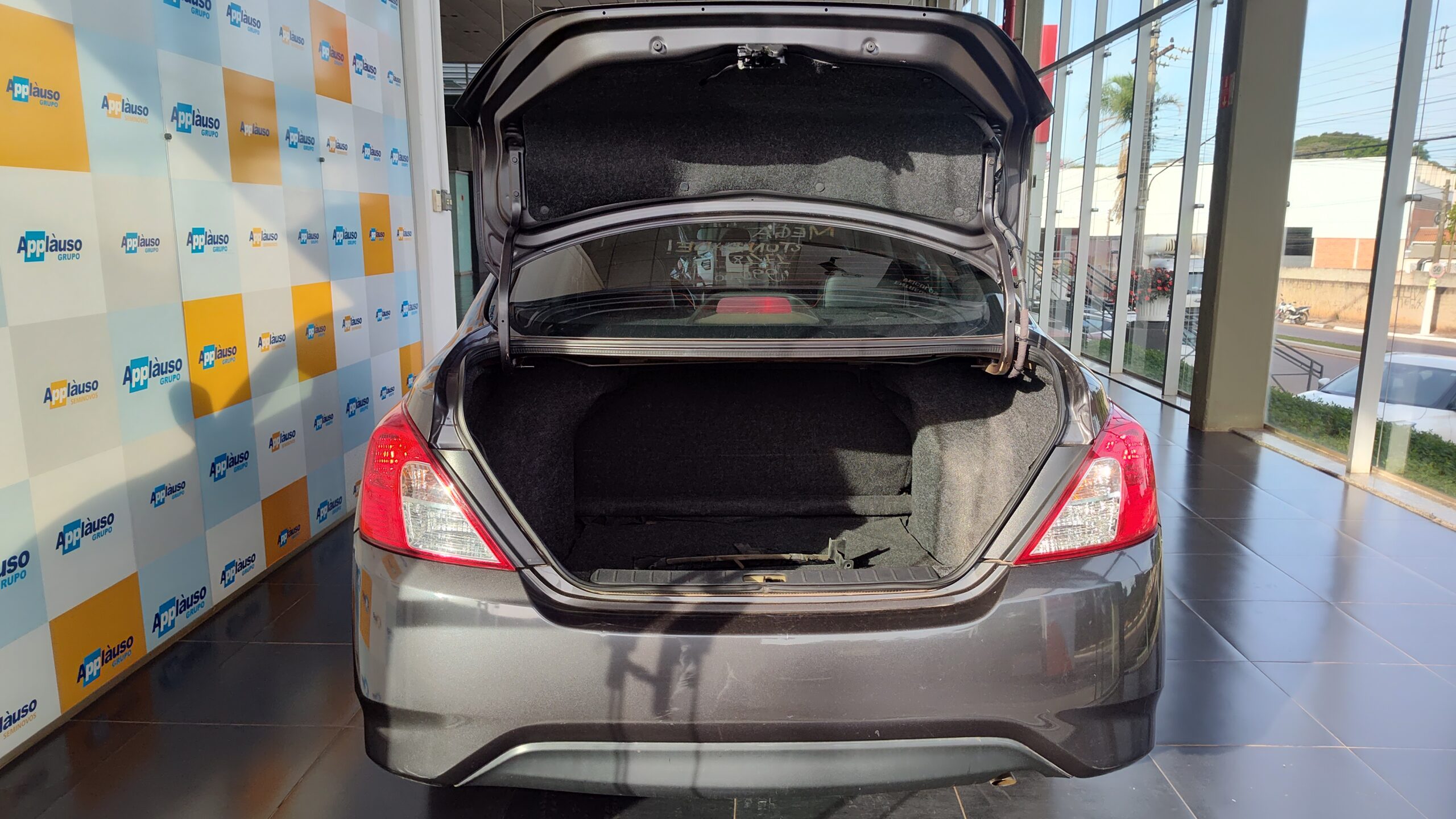 Nissan Versa - 1.6 16V FLEX SL 4P XTRONIC