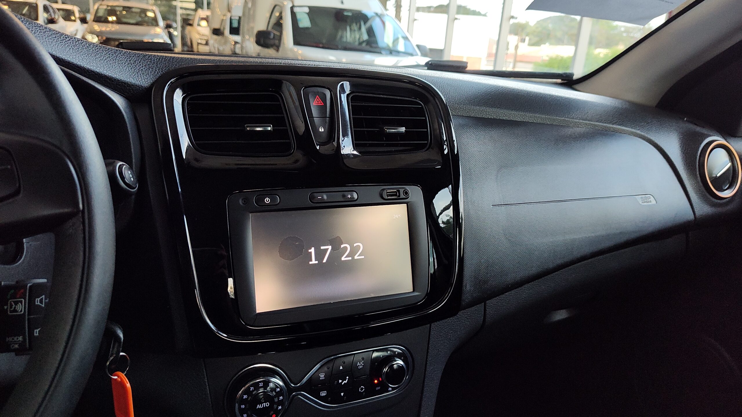 Renault Sandero - 1.6 16V SCE FLEX STEPWAY DYNAMIQUE EASY-R