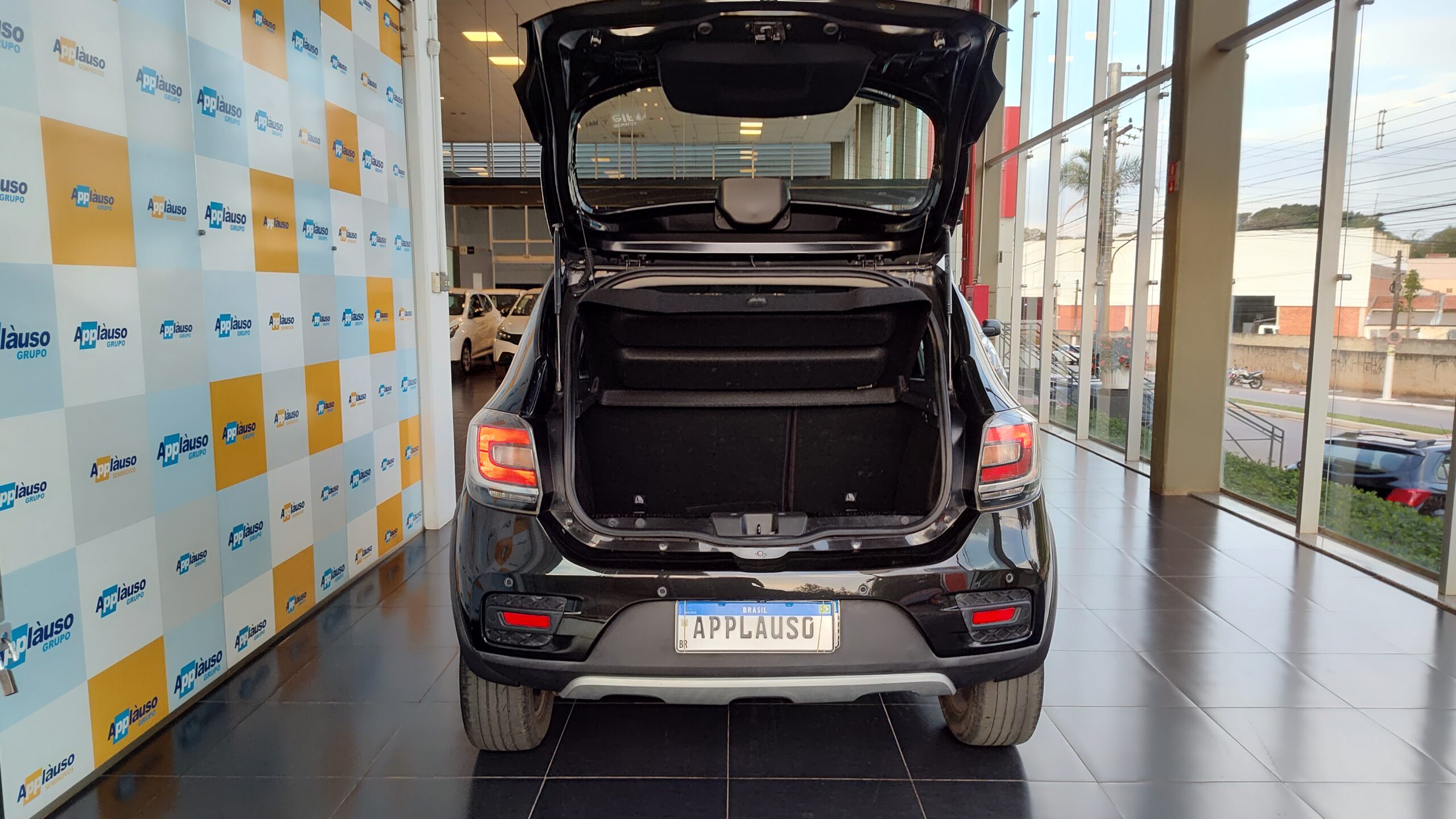 Renault Sandero - 1.6 16V SCE FLEX STEPWAY DYNAMIQUE EASY-R