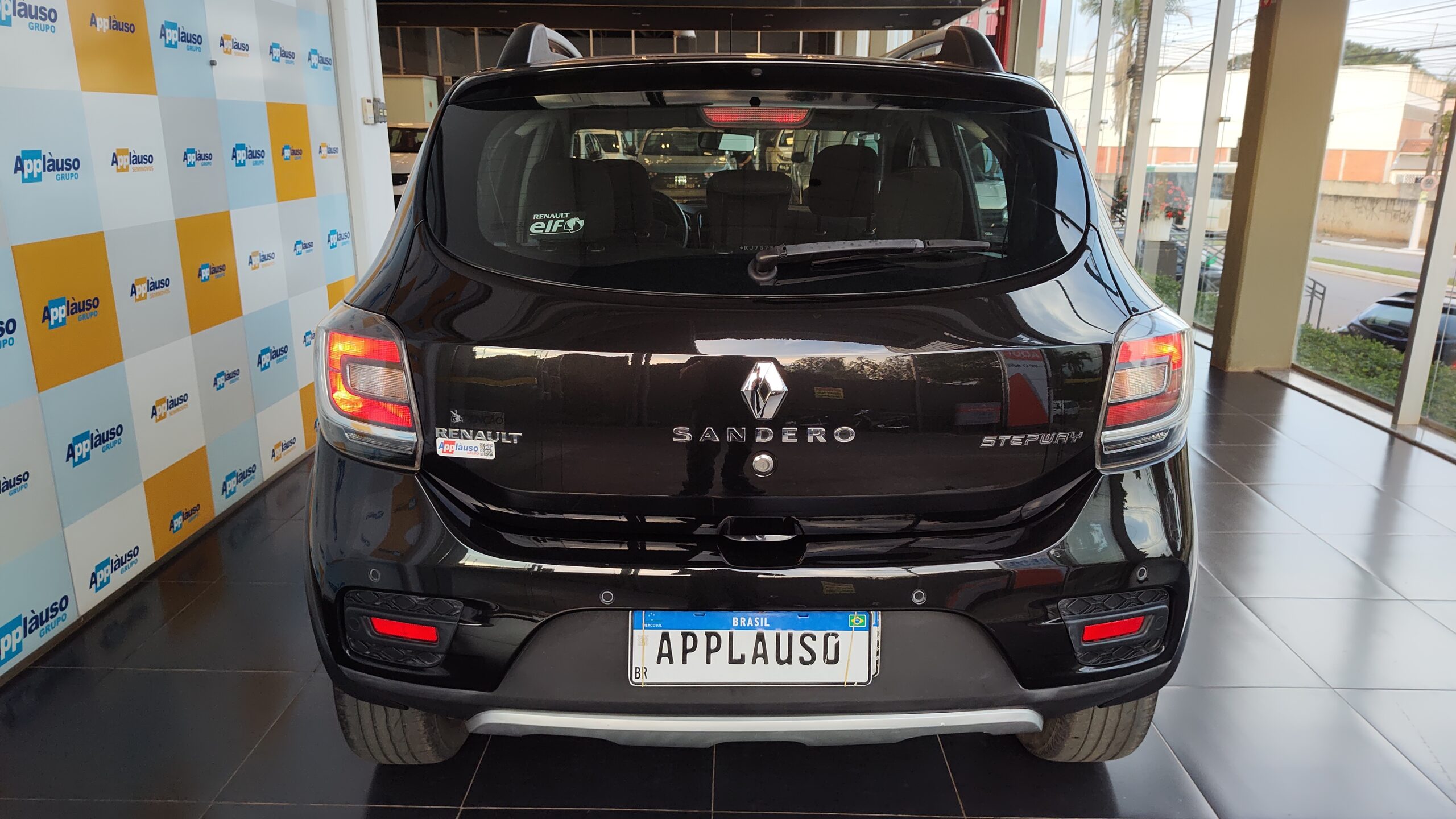 Renault Sandero - 1.6 16V SCE FLEX STEPWAY DYNAMIQUE EASY-R