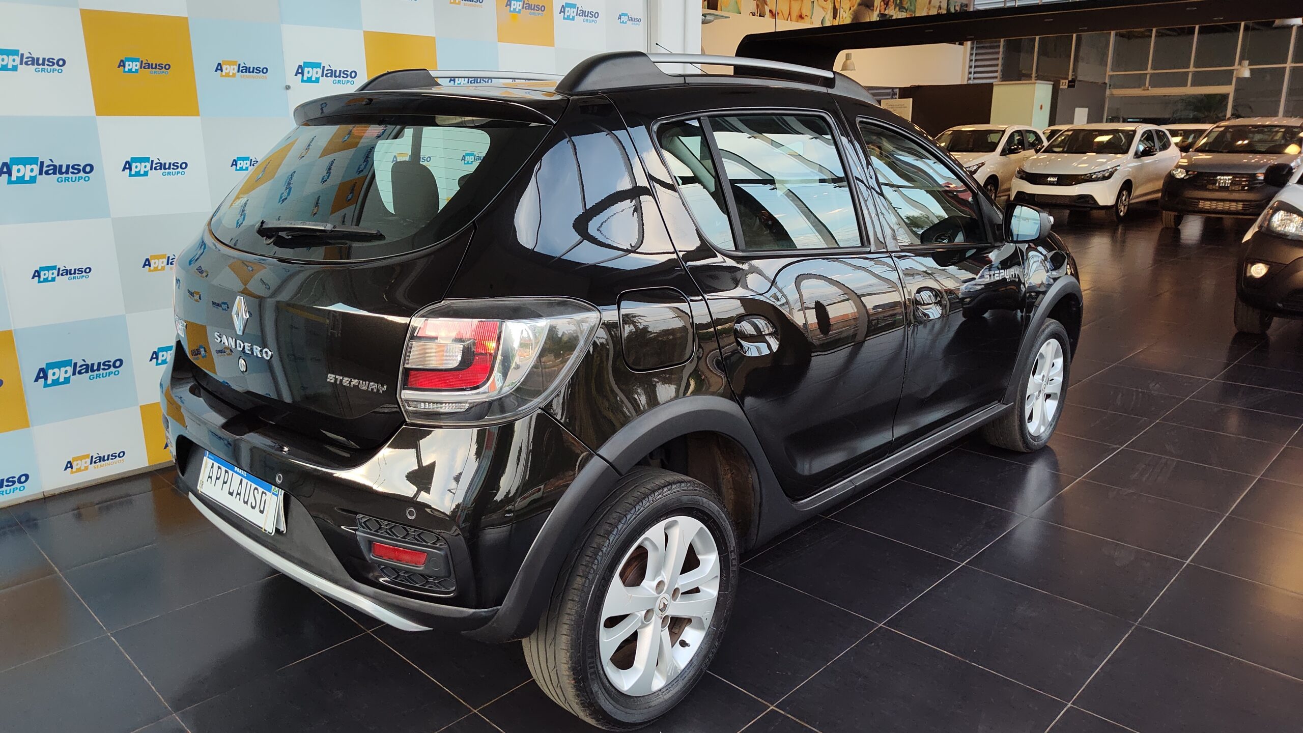 Renault Sandero - 1.6 16V SCE FLEX STEPWAY DYNAMIQUE EASY-R