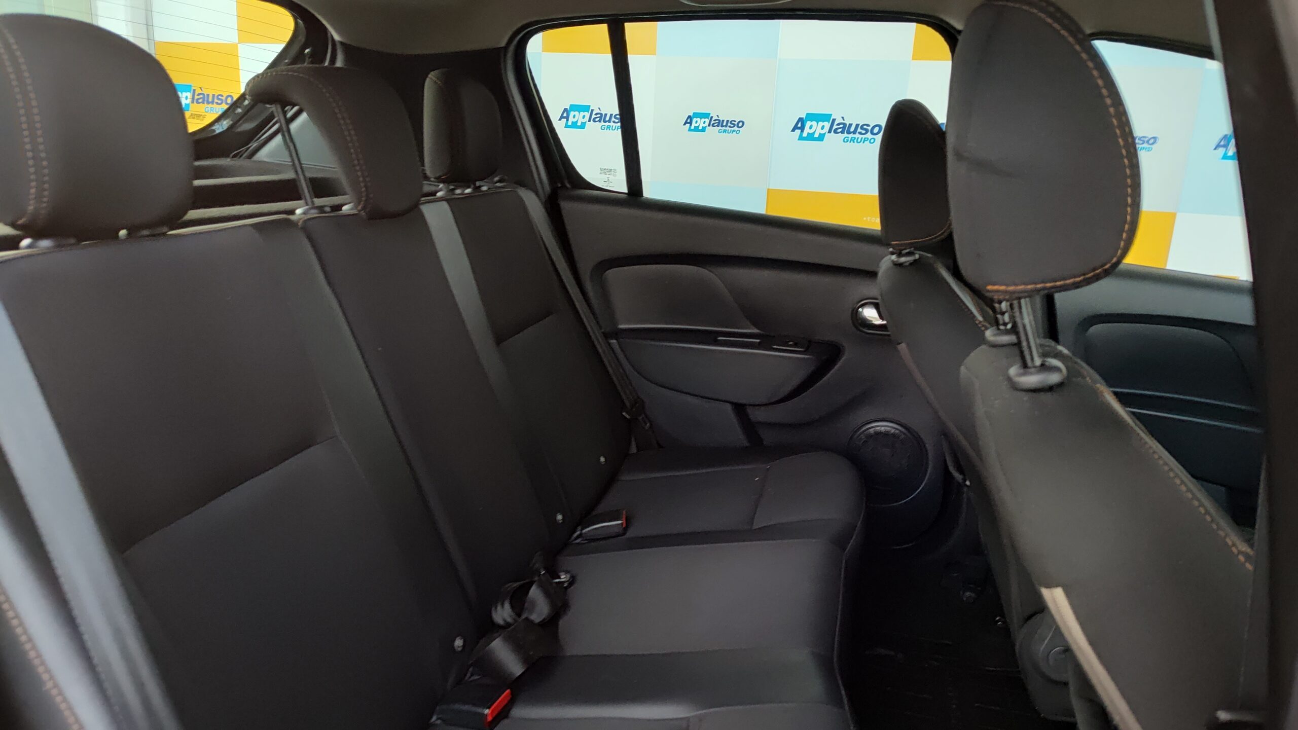 Renault Sandero - 1.6 16V SCE FLEX STEPWAY DYNAMIQUE EASY-R