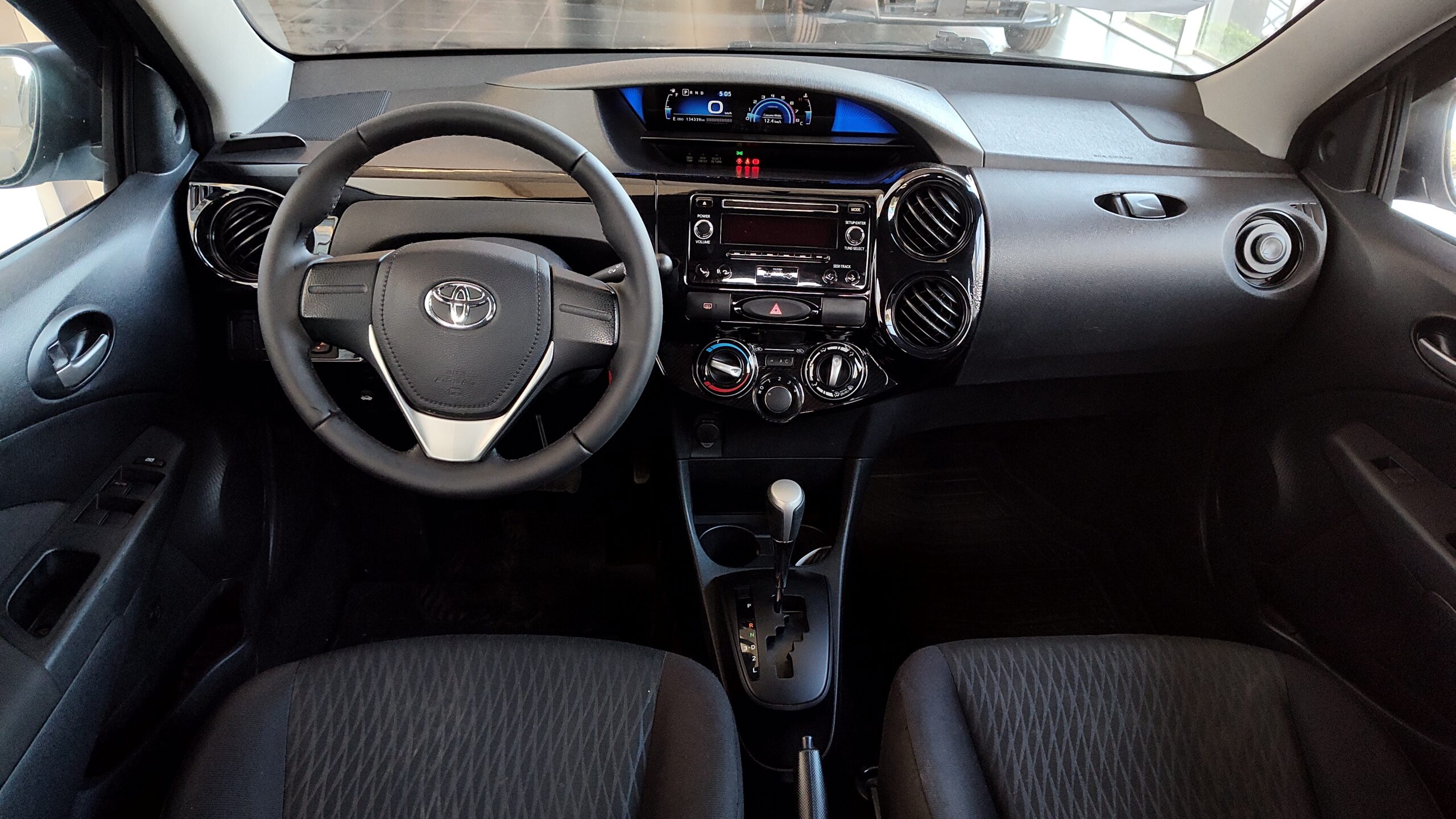 Toyota Etios - 1.3 X 16V FLEX 4P AUTOMÁTICO