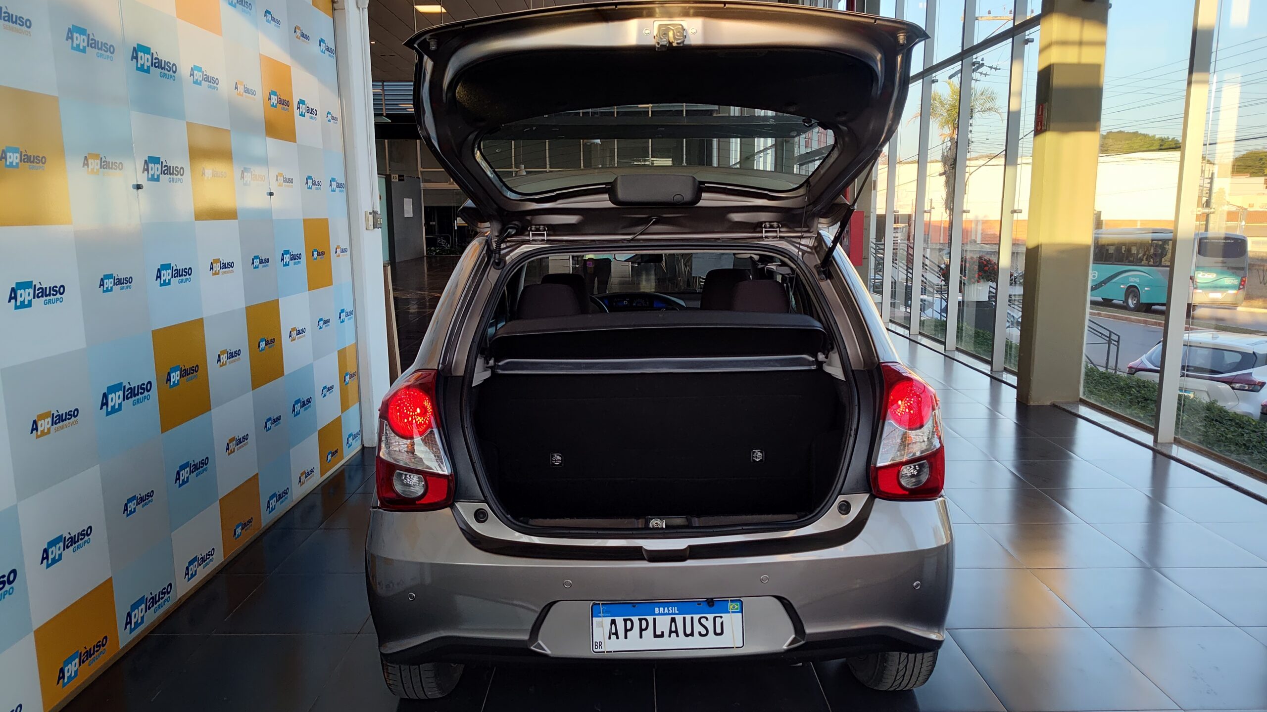 Toyota Etios - 1.3 X 16V FLEX 4P AUTOMÁTICO