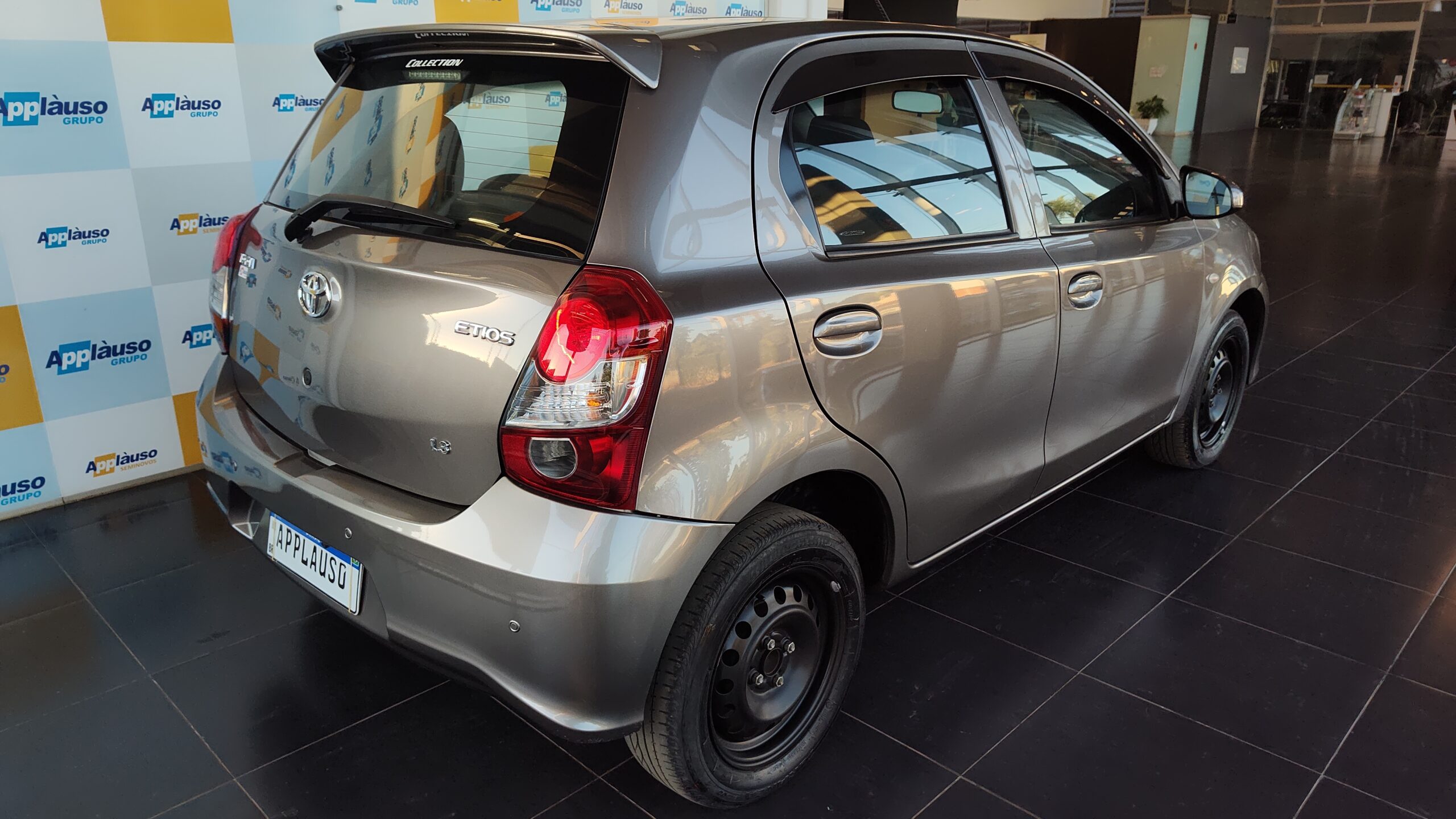 Toyota Etios - 1.3 X 16V FLEX 4P AUTOMÁTICO
