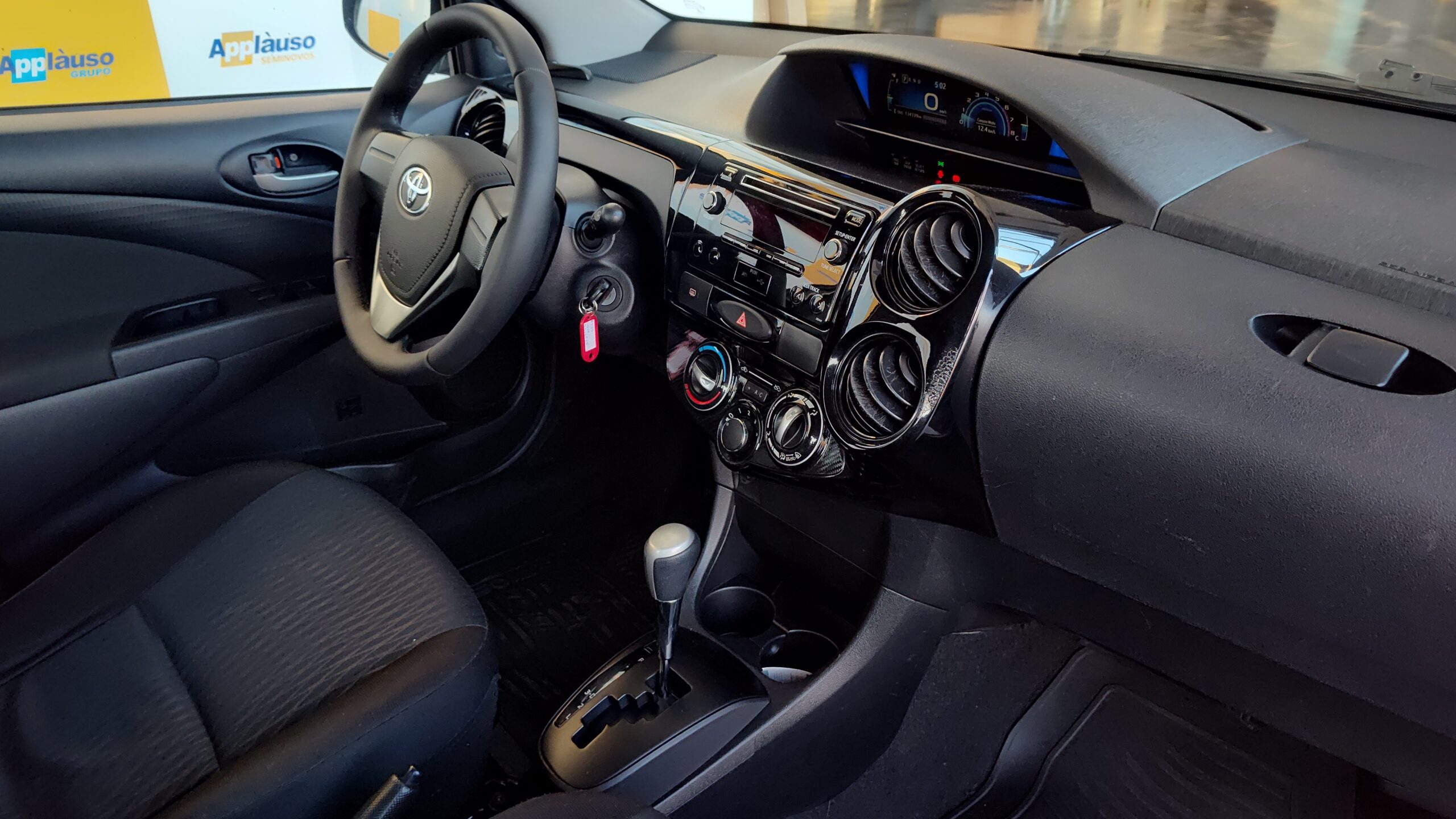 Toyota Etios - 1.3 X 16V FLEX 4P AUTOMÁTICO