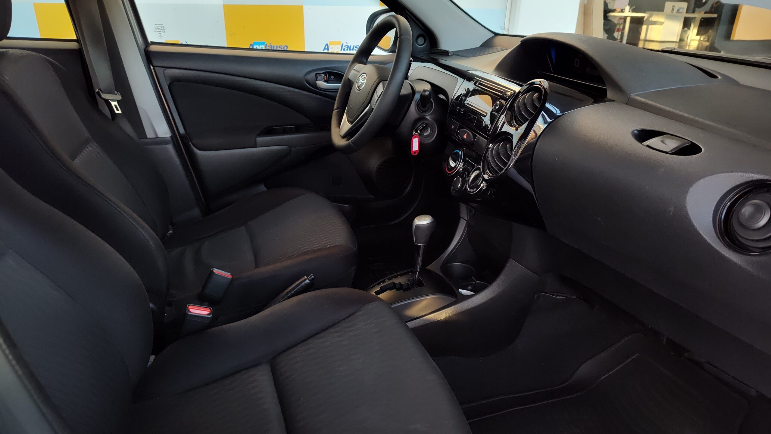 Toyota Etios - 1.3 X 16V FLEX 4P AUTOMÁTICO