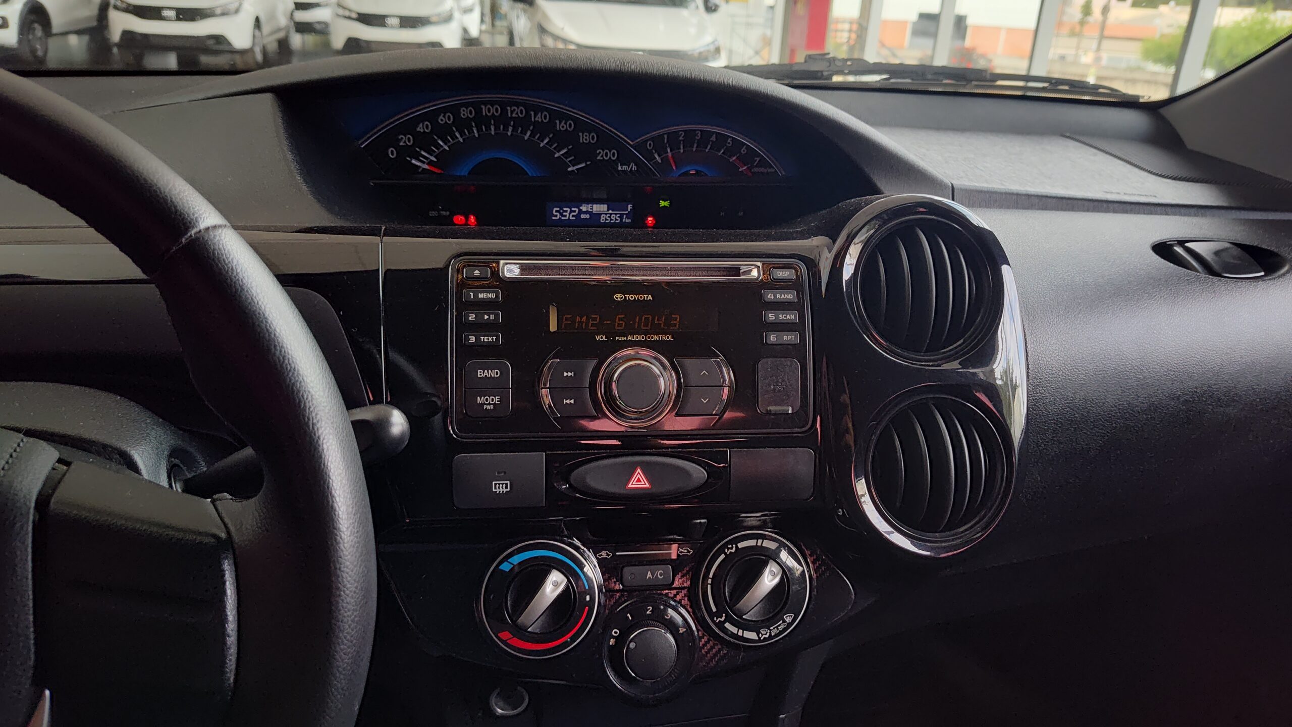 Toyota Etios - 1.3 X 16V FLEX 4P MANUAL
