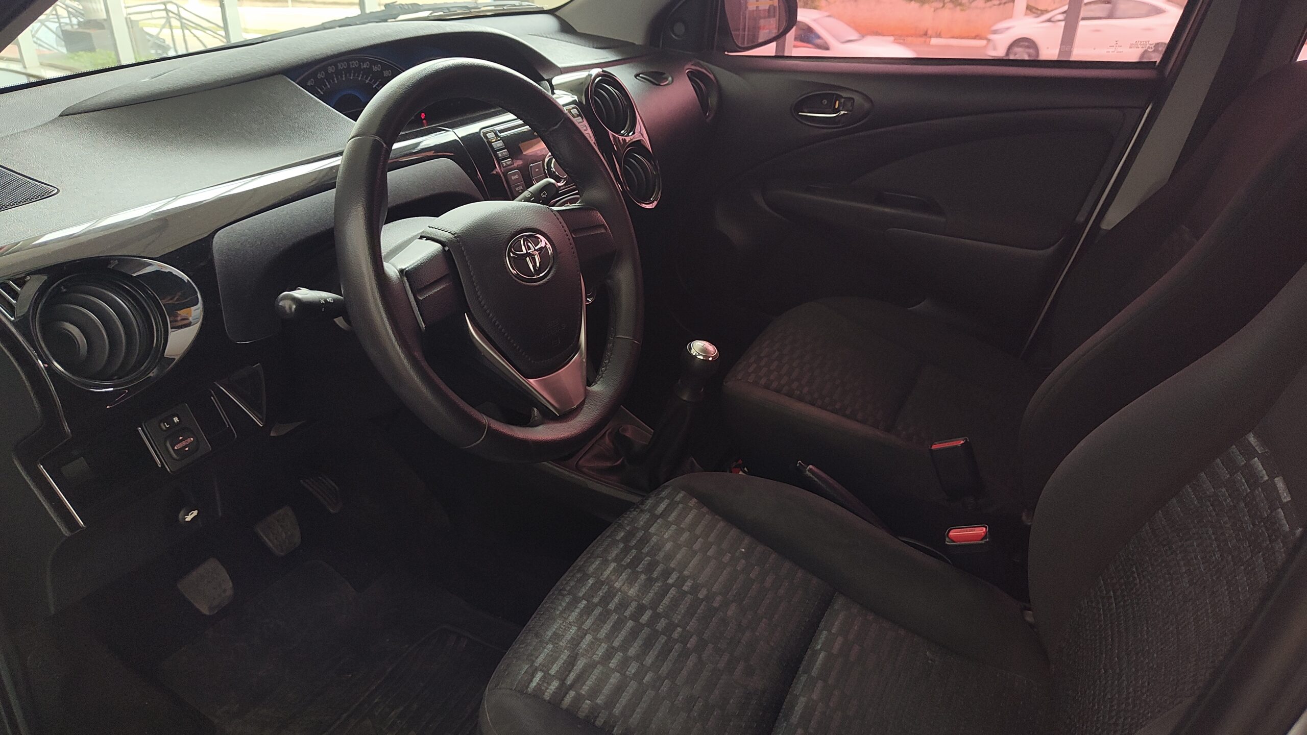 Toyota Etios - 1.3 X 16V FLEX 4P MANUAL