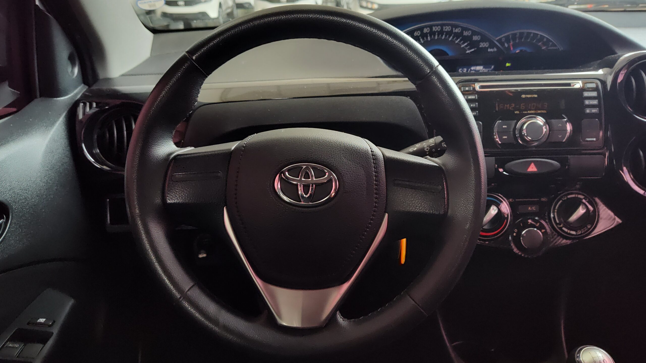 Toyota Etios - 1.3 X 16V FLEX 4P MANUAL