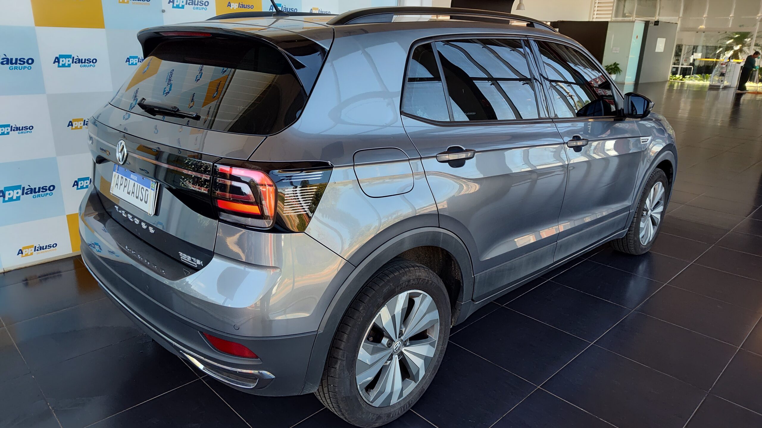 Volkswagen T-cross - 1.0 200 TSI TOTAL FLEX COMFORTLINE AUTOMÁTICO