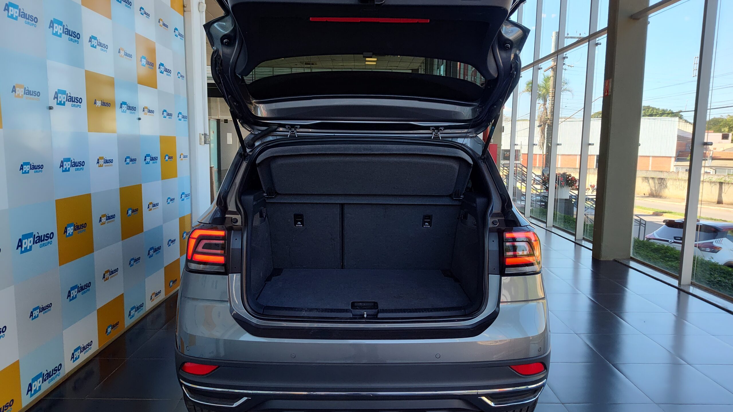 Volkswagen T-cross - 1.0 200 TSI TOTAL FLEX COMFORTLINE AUTOMÁTICO