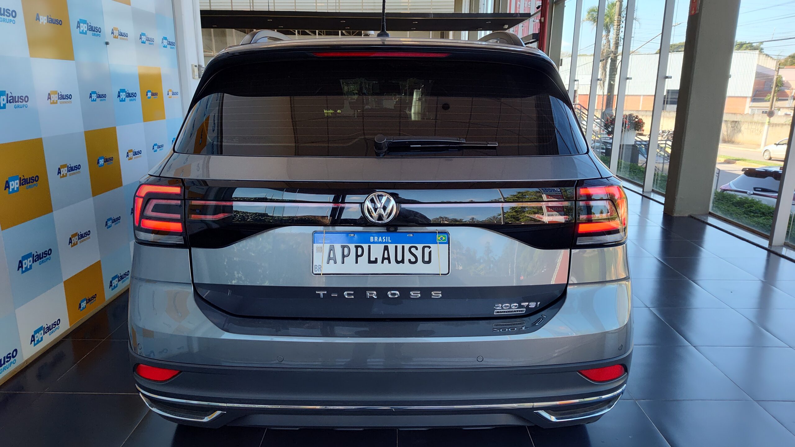 Volkswagen T-cross - 1.0 200 TSI TOTAL FLEX COMFORTLINE AUTOMÁTICO