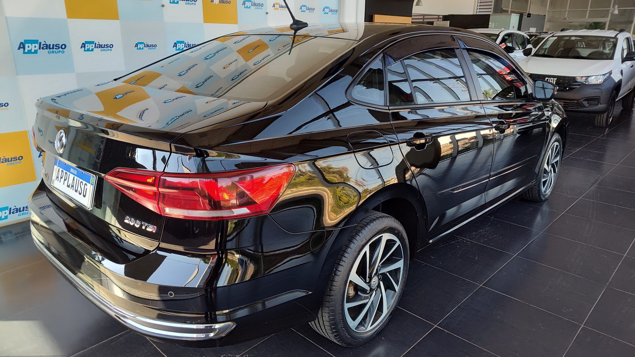 Volkswagen Virtus - 1.0 200 TSI HIGHLINE AUTOMÁTICO