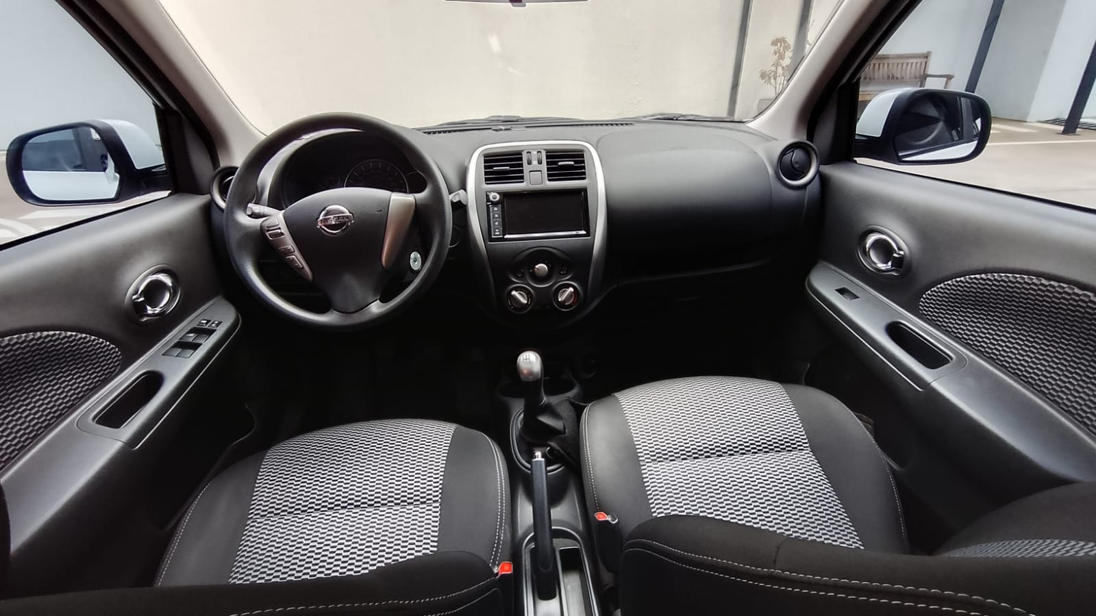 Nissan March - 1.6 SV 16V FLEXSTART 4P MANUAL