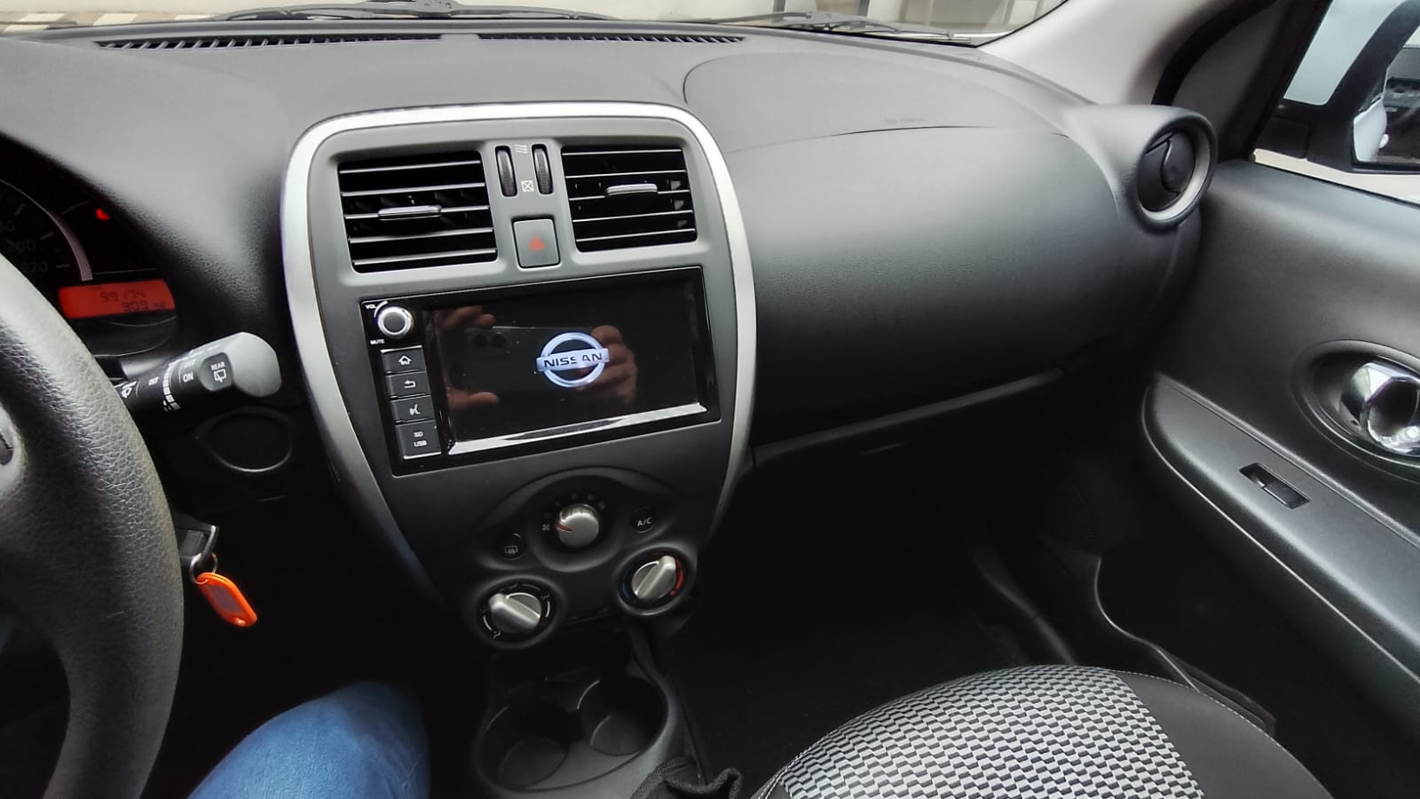 Nissan March - 1.6 SV 16V FLEXSTART 4P MANUAL