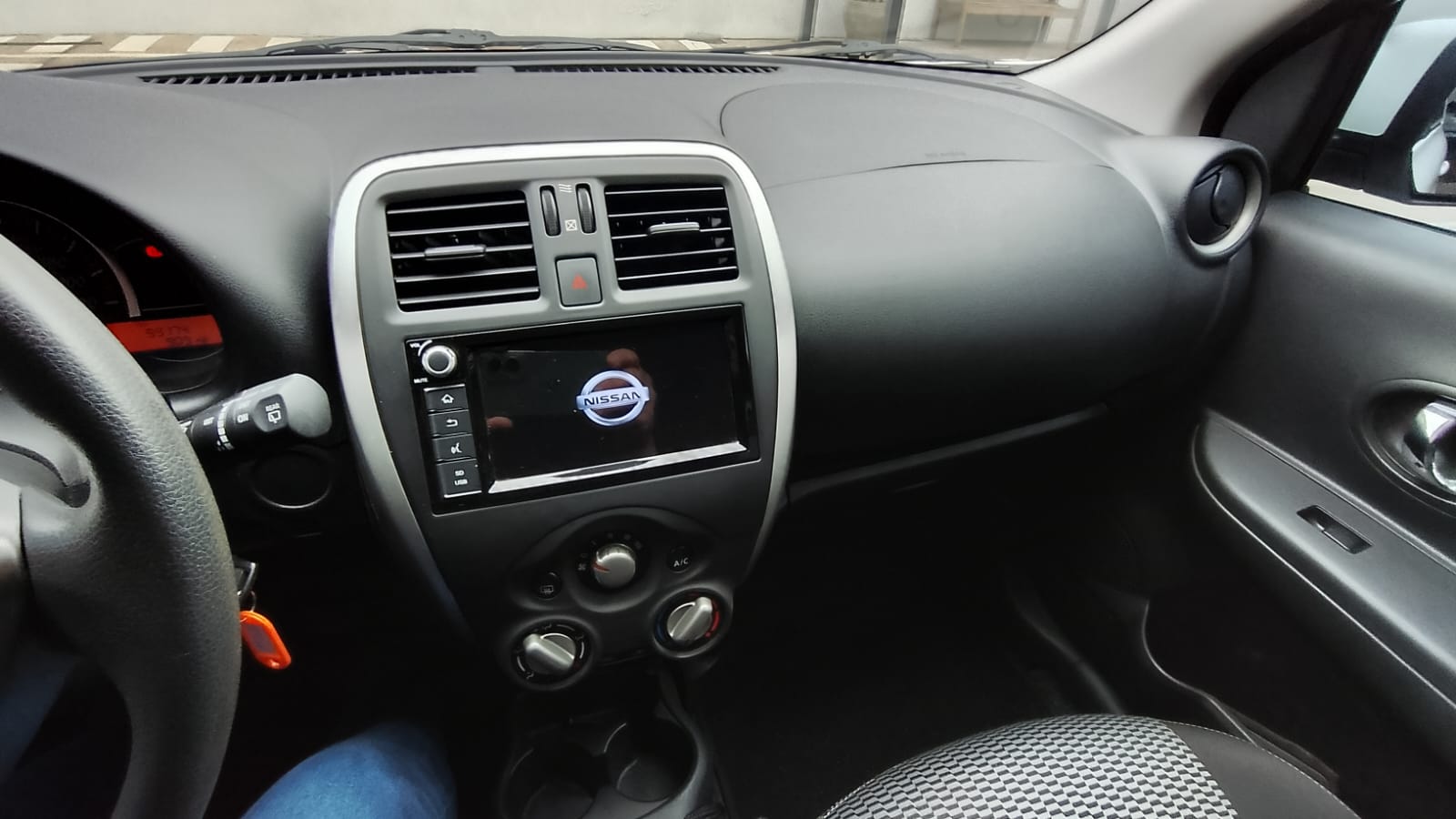 Nissan March - 1.6 SV 16V FLEXSTART 4P MANUAL