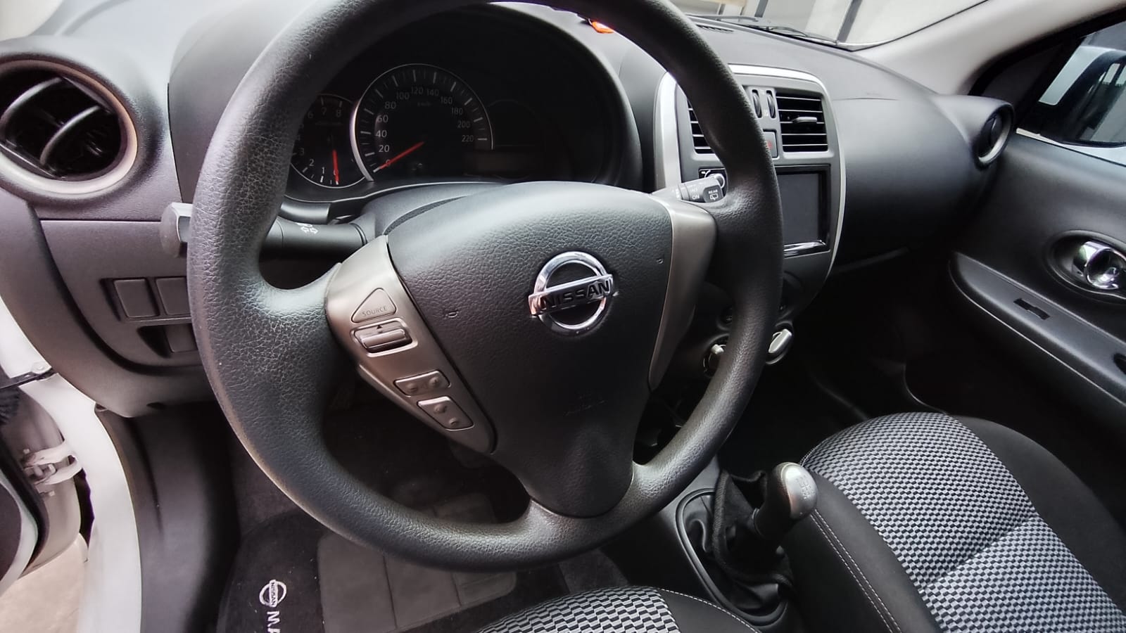Nissan March - 1.6 SV 16V FLEXSTART 4P MANUAL