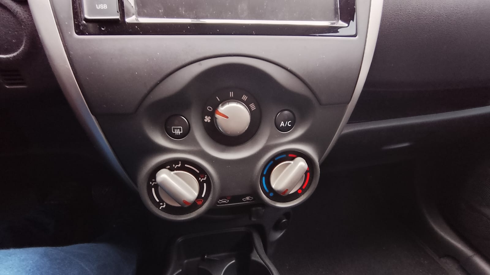 Nissan March - 1.6 SV 16V FLEXSTART 4P MANUAL