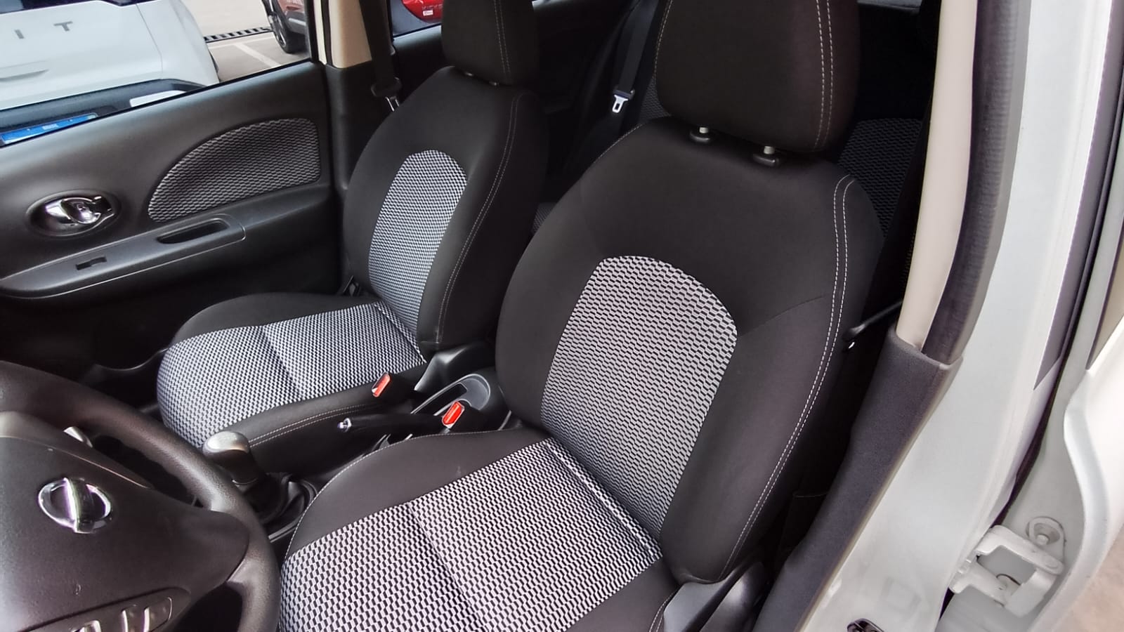 Nissan March - 1.6 SV 16V FLEXSTART 4P MANUAL