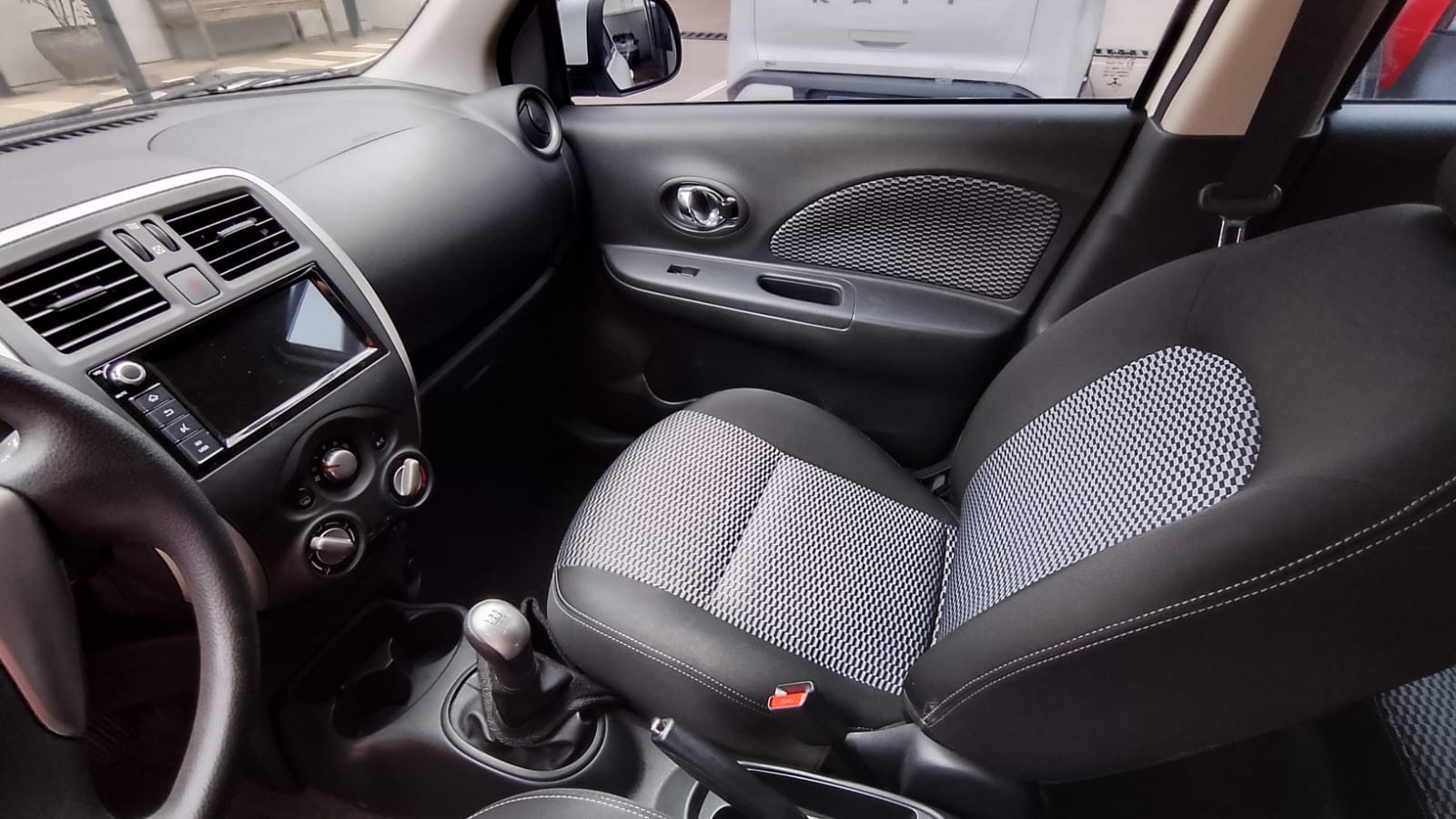 Nissan March - 1.6 SV 16V FLEXSTART 4P MANUAL