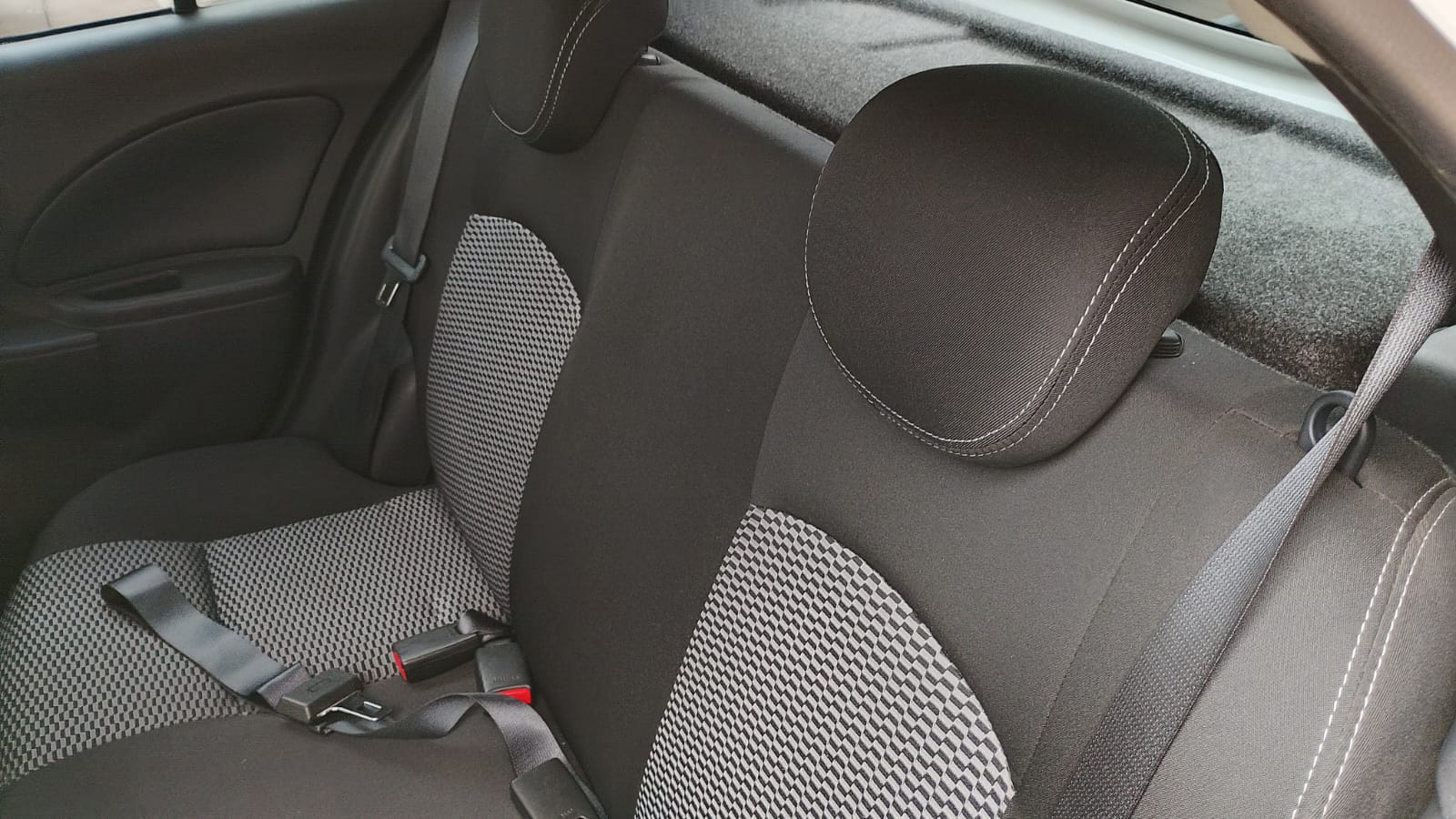 Nissan March - 1.6 SV 16V FLEXSTART 4P MANUAL