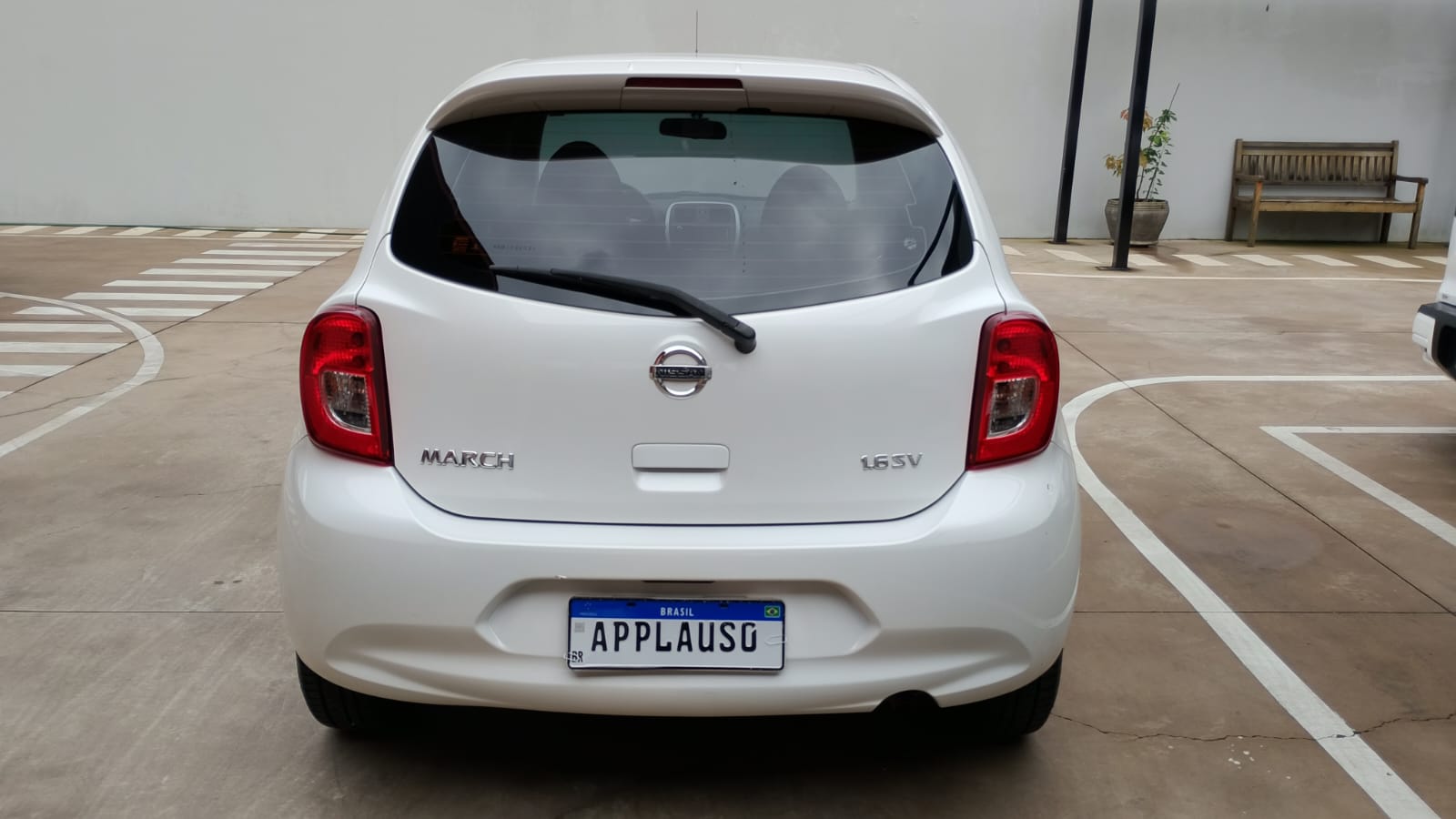 Nissan March - 1.6 SV 16V FLEXSTART 4P MANUAL