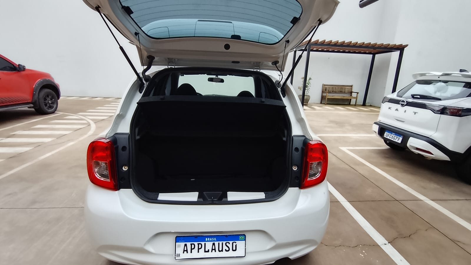 Nissan March - 1.6 SV 16V FLEXSTART 4P MANUAL