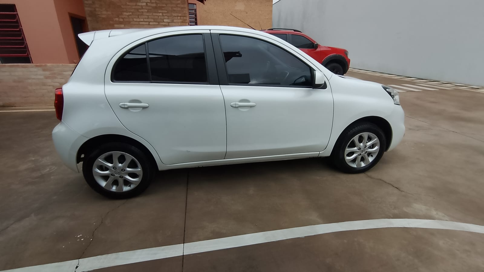 Nissan March - 1.6 SV 16V FLEXSTART 4P MANUAL
