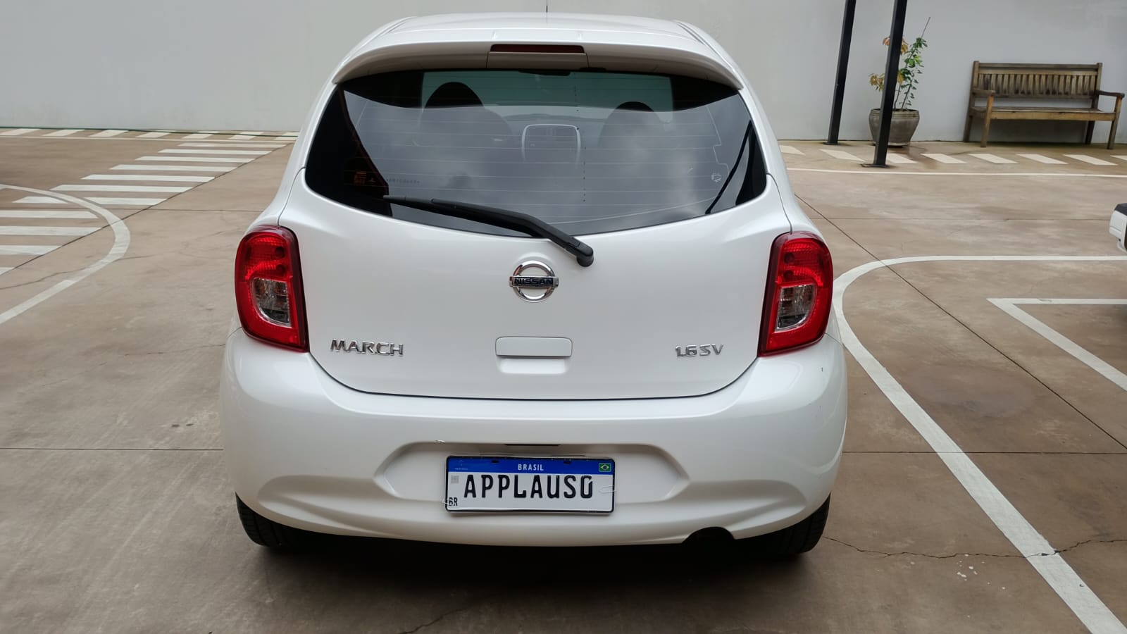 Nissan March - 1.6 SV 16V FLEXSTART 4P MANUAL