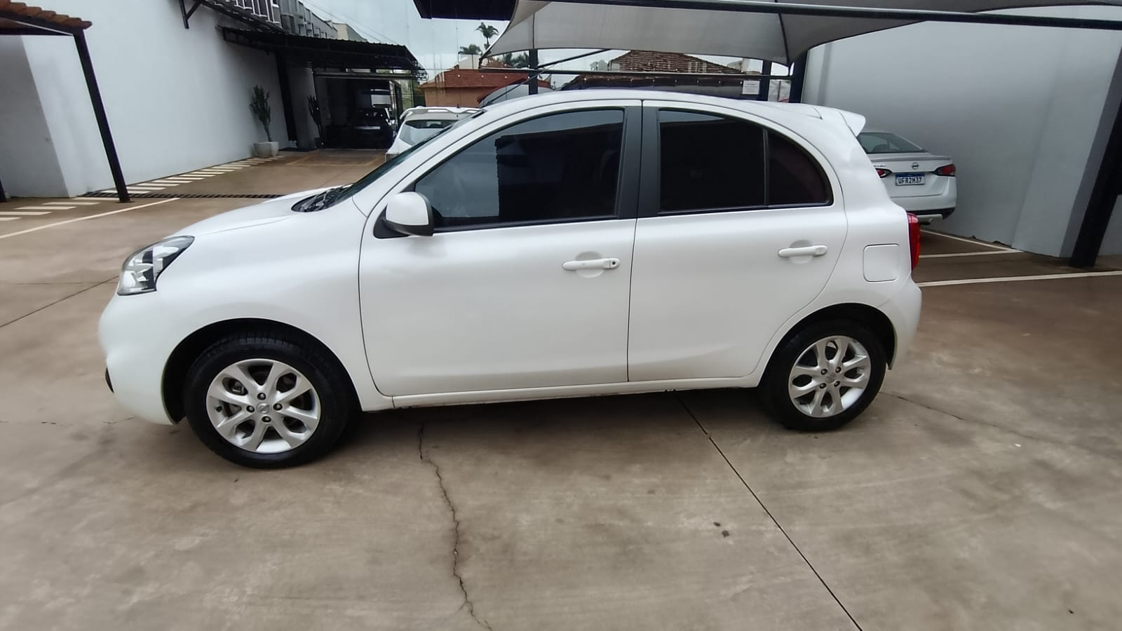 Nissan March - 1.6 SV 16V FLEXSTART 4P MANUAL
