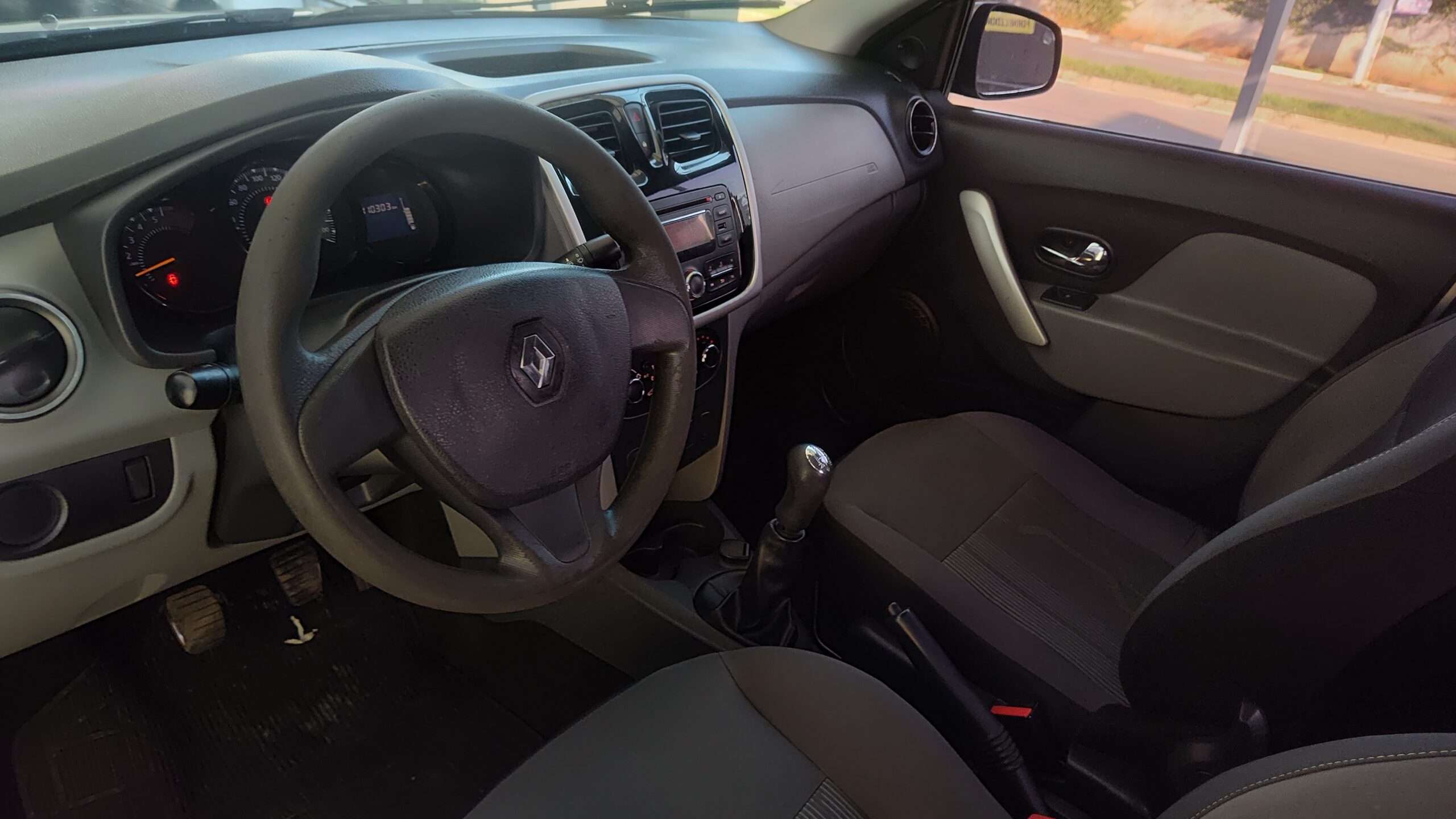 Renault Logan - 1.6 EXPRESSION 8V FLEX 4P MANUAL