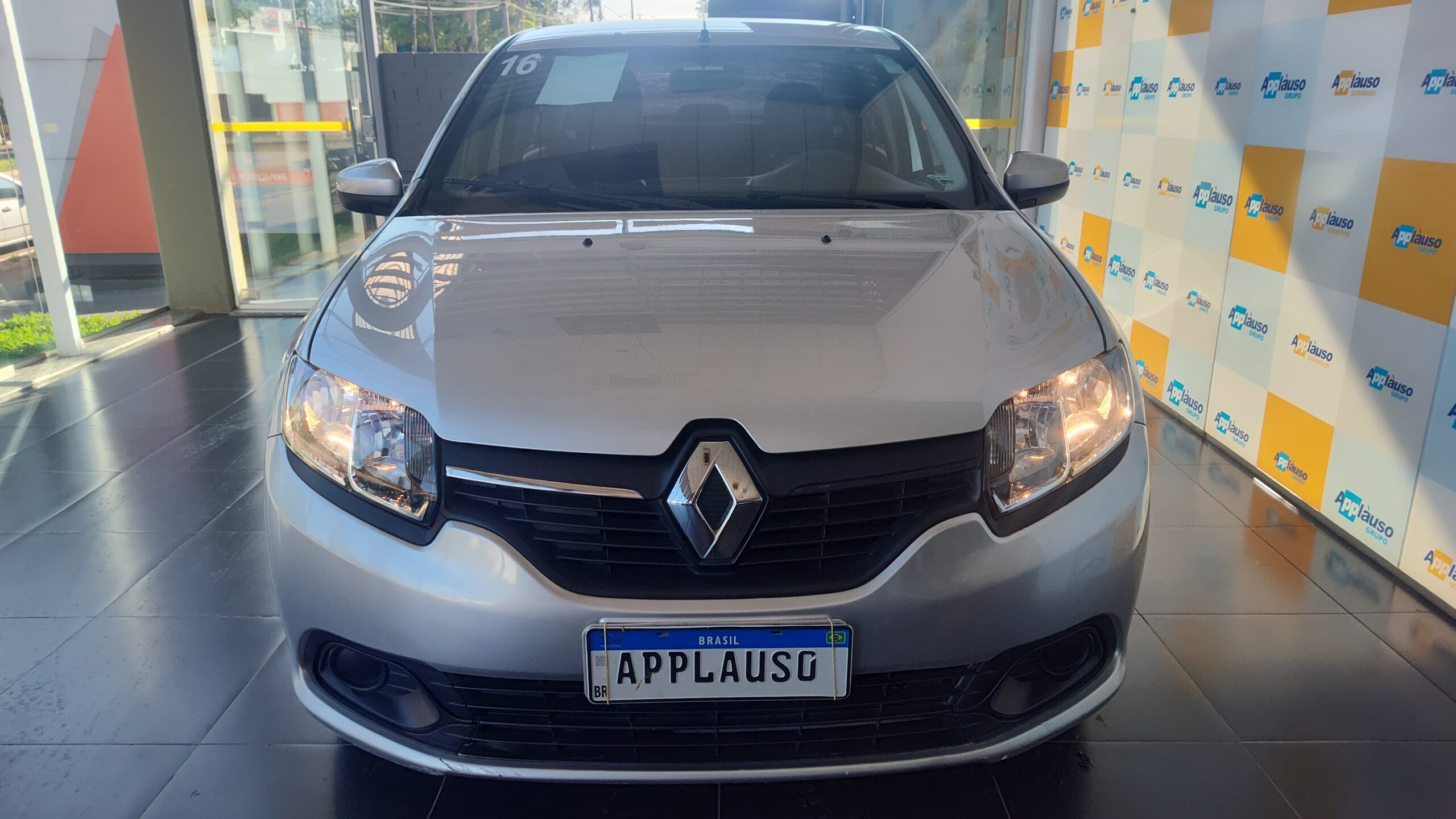 Renault Logan - 1.6 EXPRESSION 8V FLEX 4P MANUAL