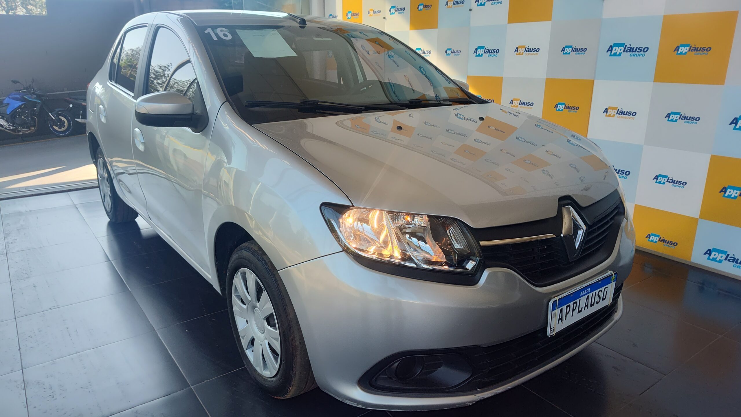 Renault Logan - 1.6 EXPRESSION 8V FLEX 4P MANUAL