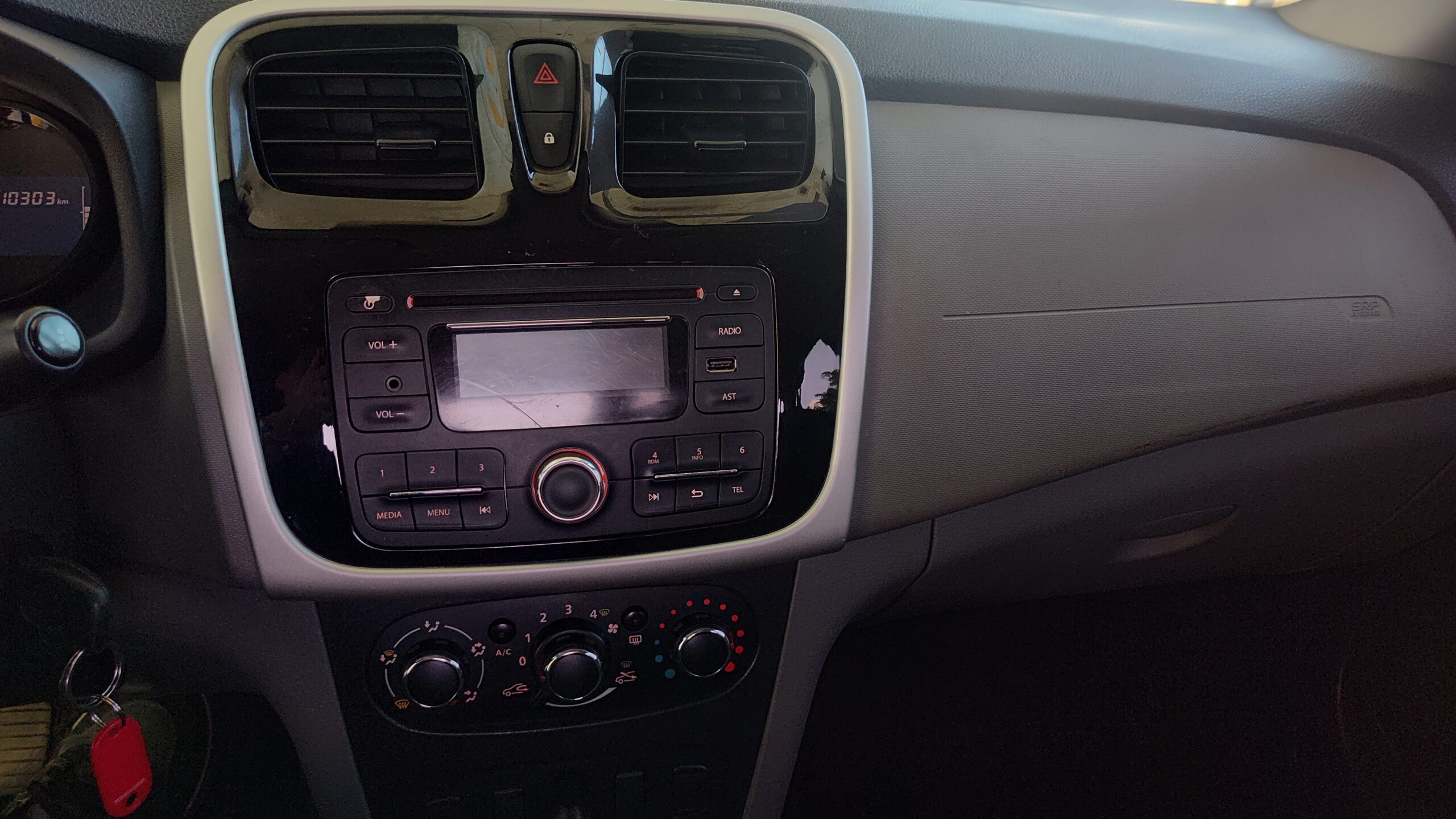 Renault Logan - 1.6 EXPRESSION 8V FLEX 4P MANUAL