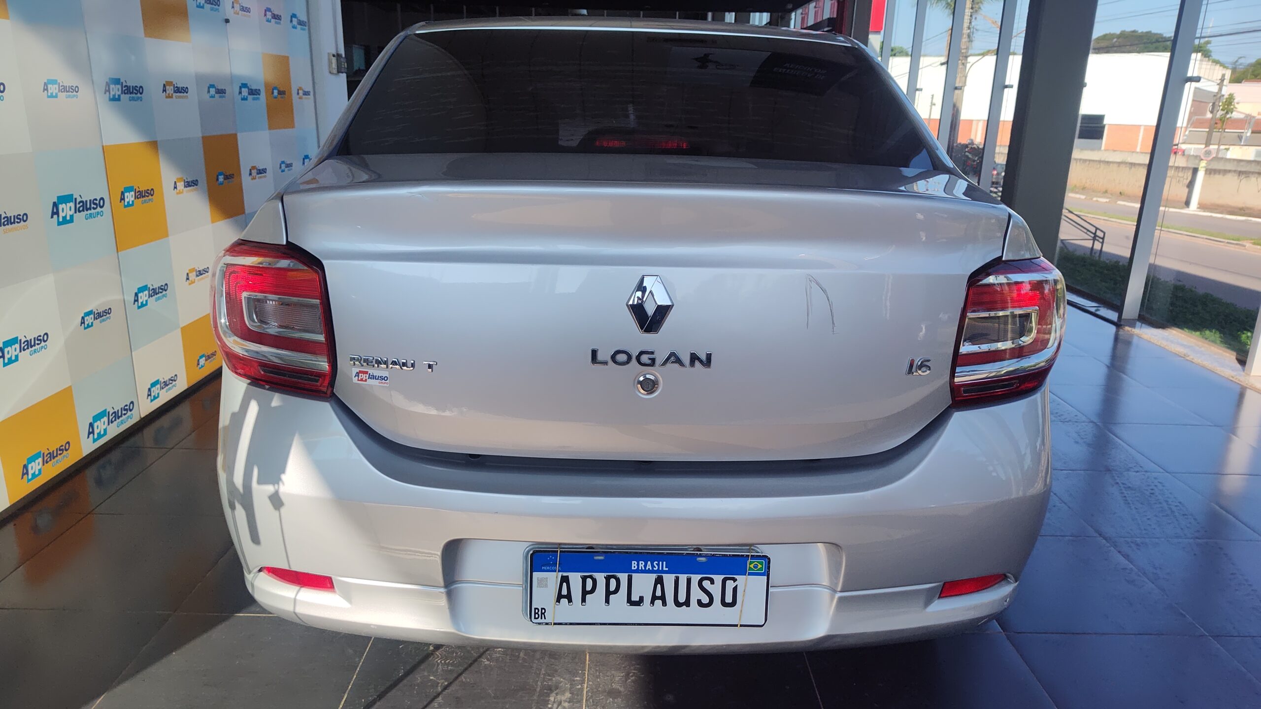 Renault Logan - 1.6 EXPRESSION 8V FLEX 4P MANUAL