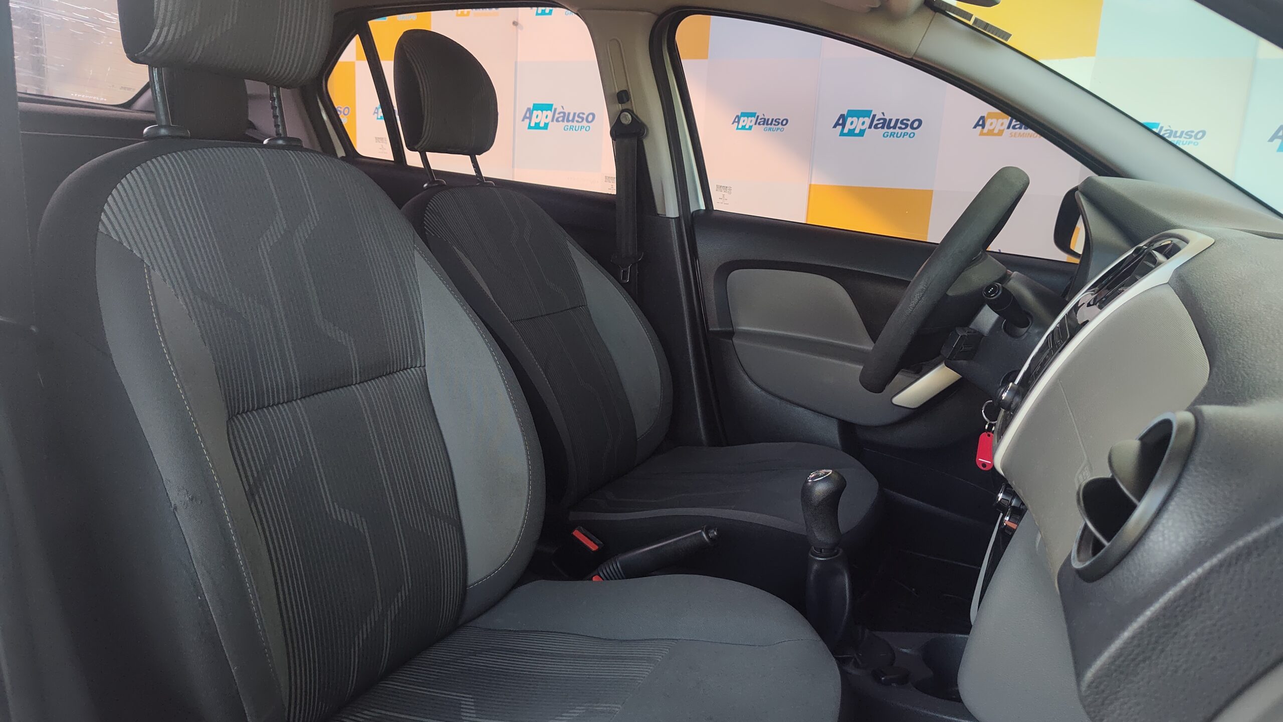 Renault Logan - 1.6 EXPRESSION 8V FLEX 4P MANUAL