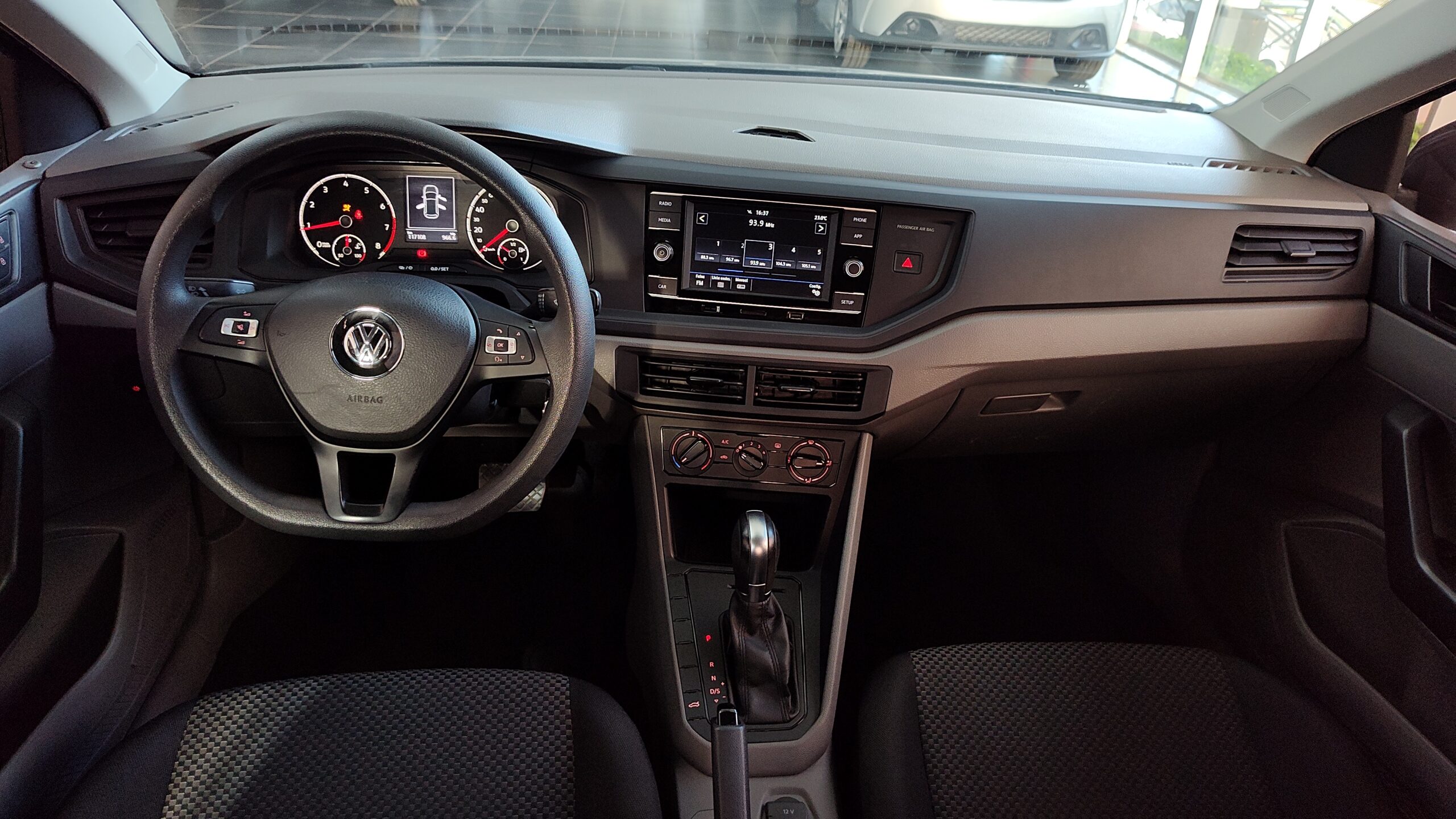 Volkswagen Polo - 1.6 MSI TOTAL FLEX MANUAL