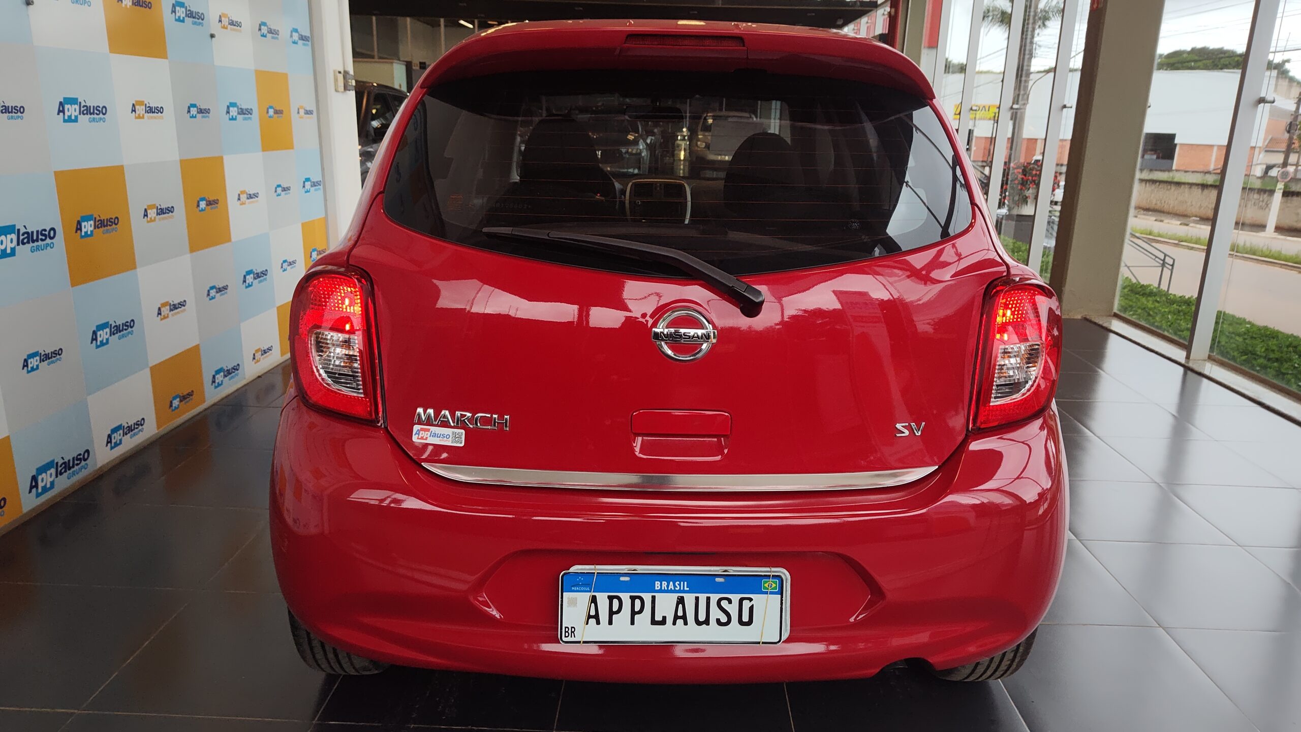 Nissan March - 1.0 SV 12V FLEX 4P MANUAL