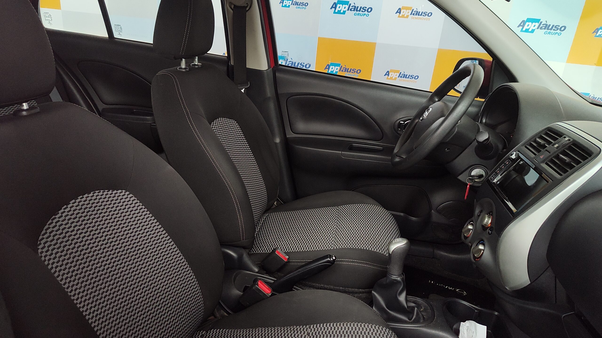 Nissan March - 1.0 SV 12V FLEX 4P MANUAL